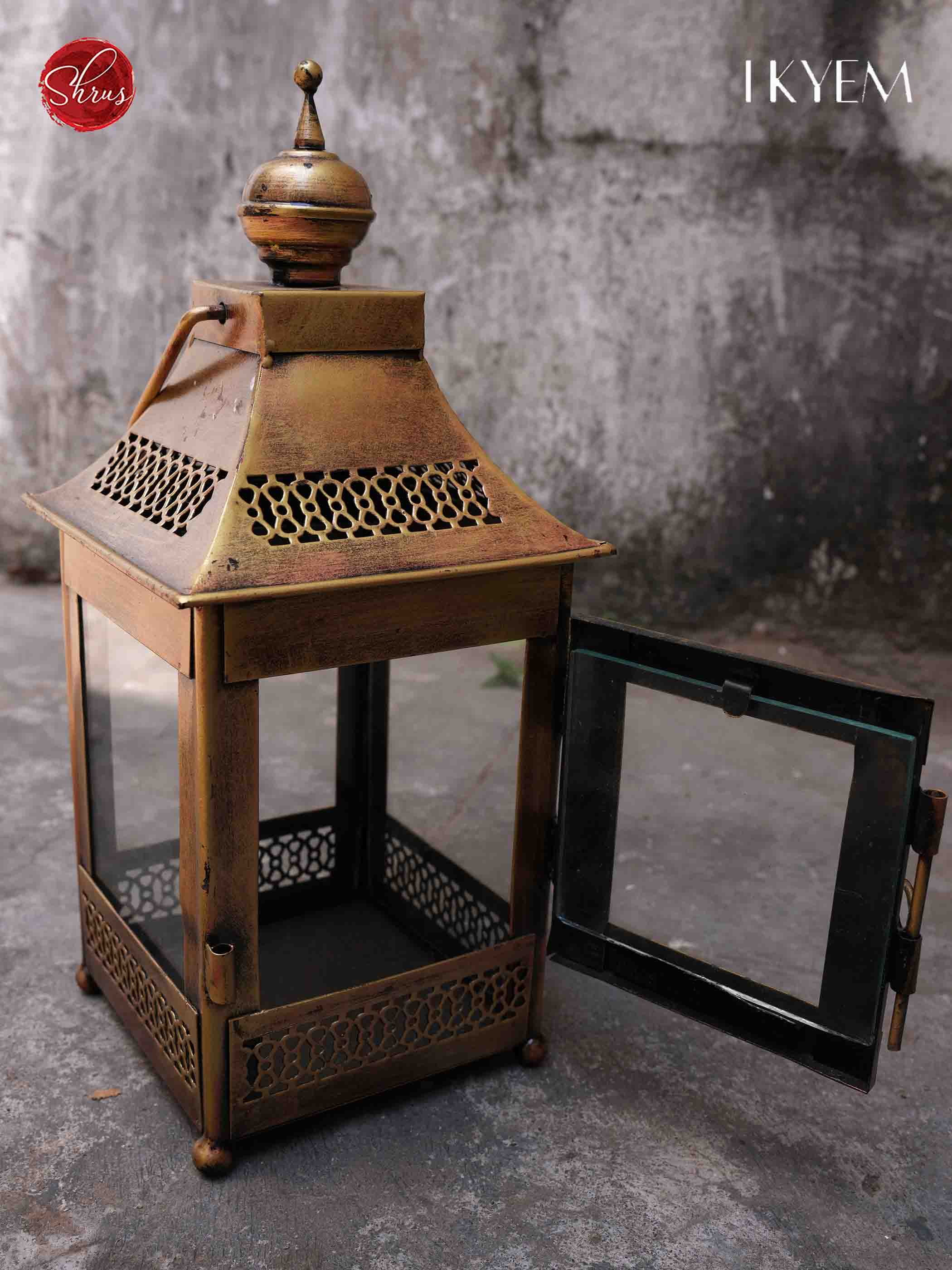 Antique finish lantern - Image 2
