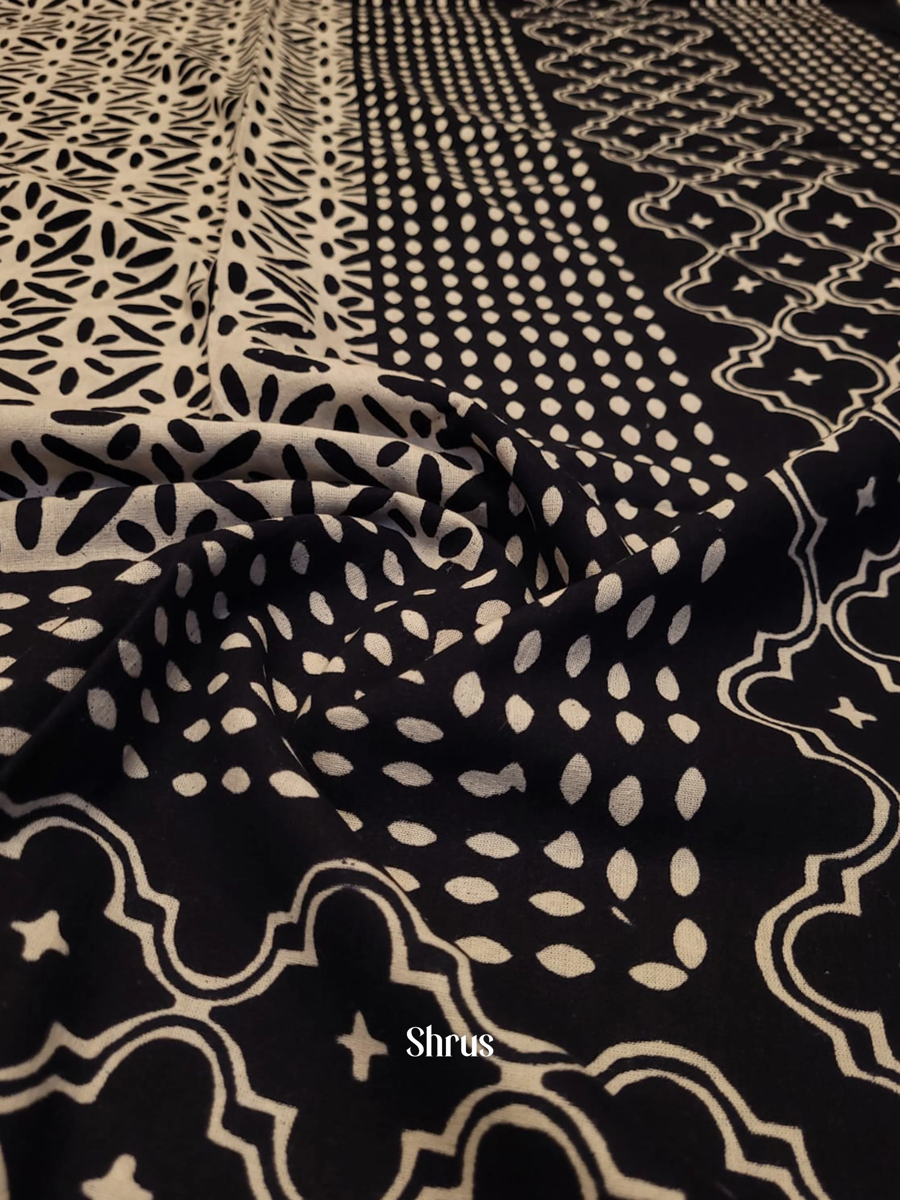 Black & Cream - Bed Spreads