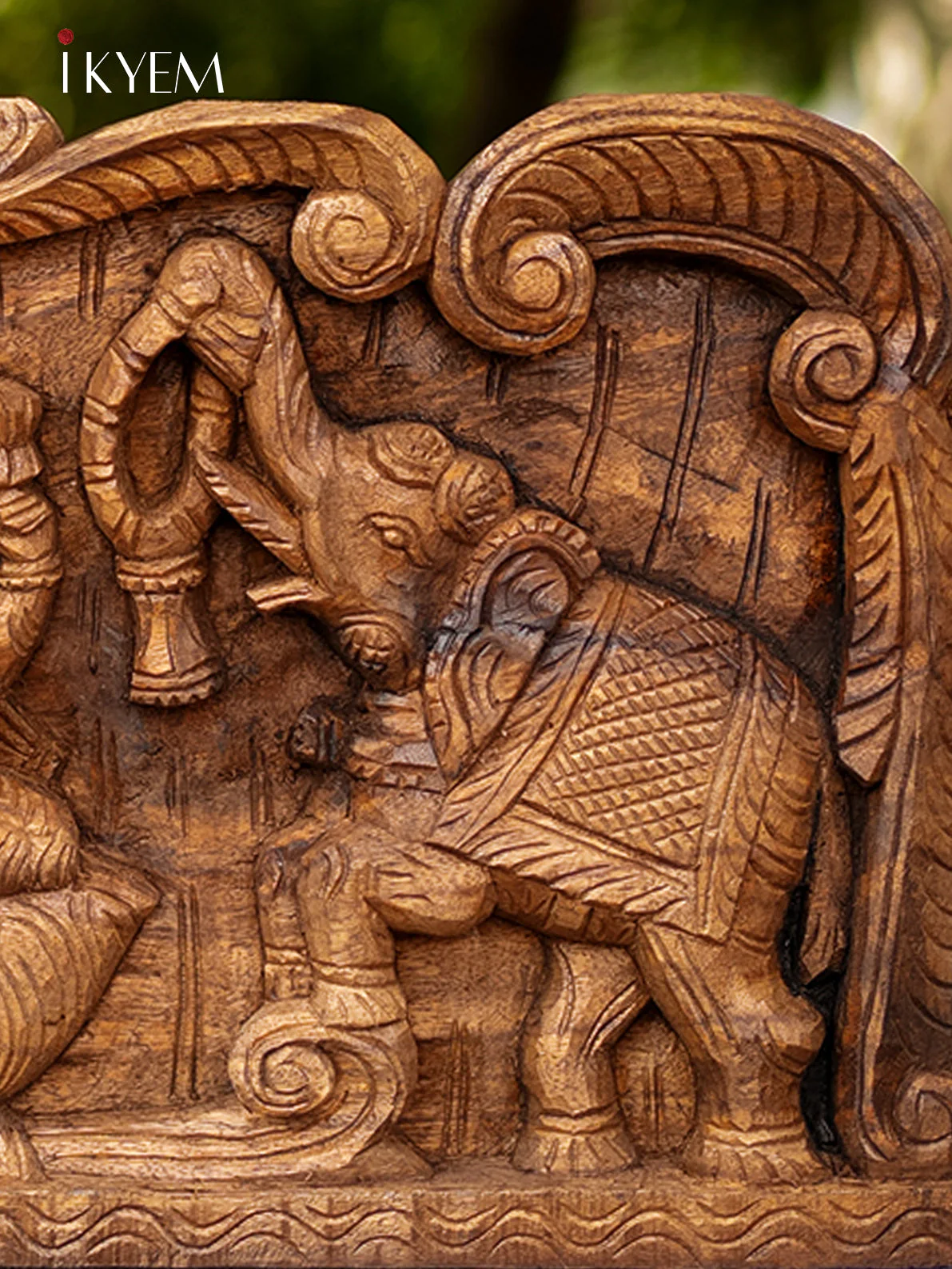 Hand Carved Lakshmi with Elephant - 4GJ09023 - Image 4