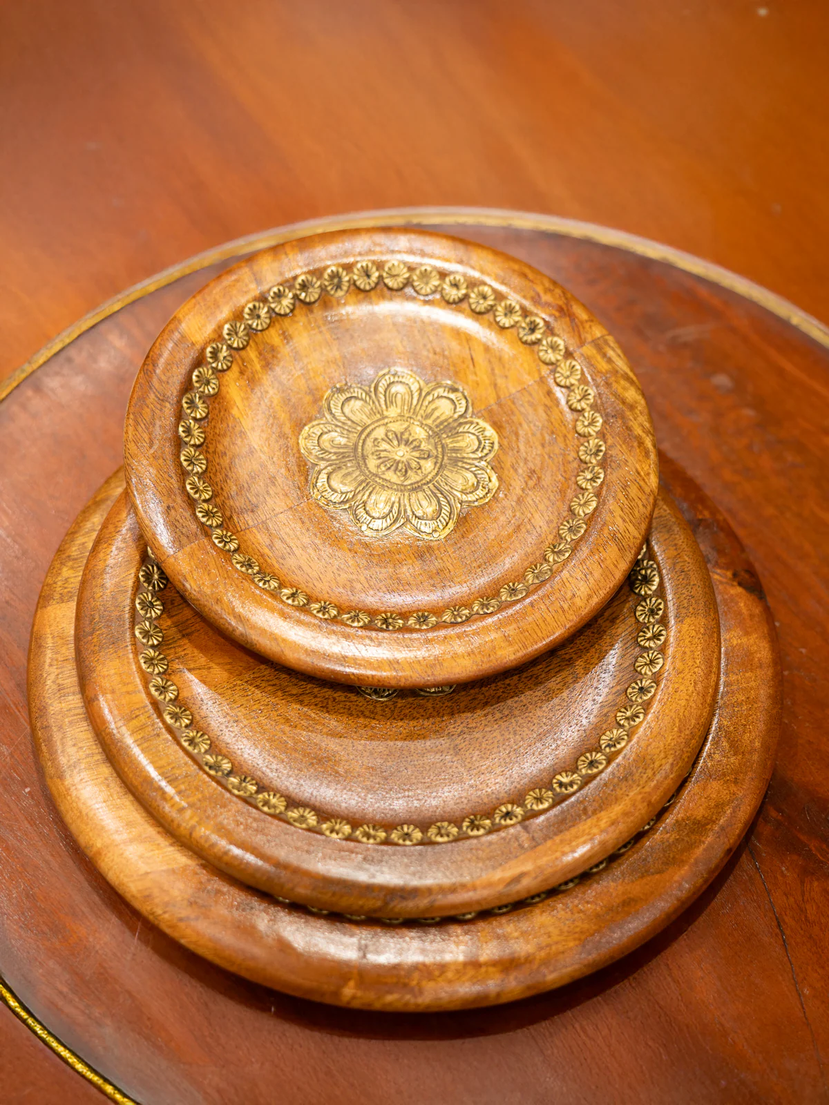 Circular Wooden Serving Tray Set with Brass Inlay - Image 3