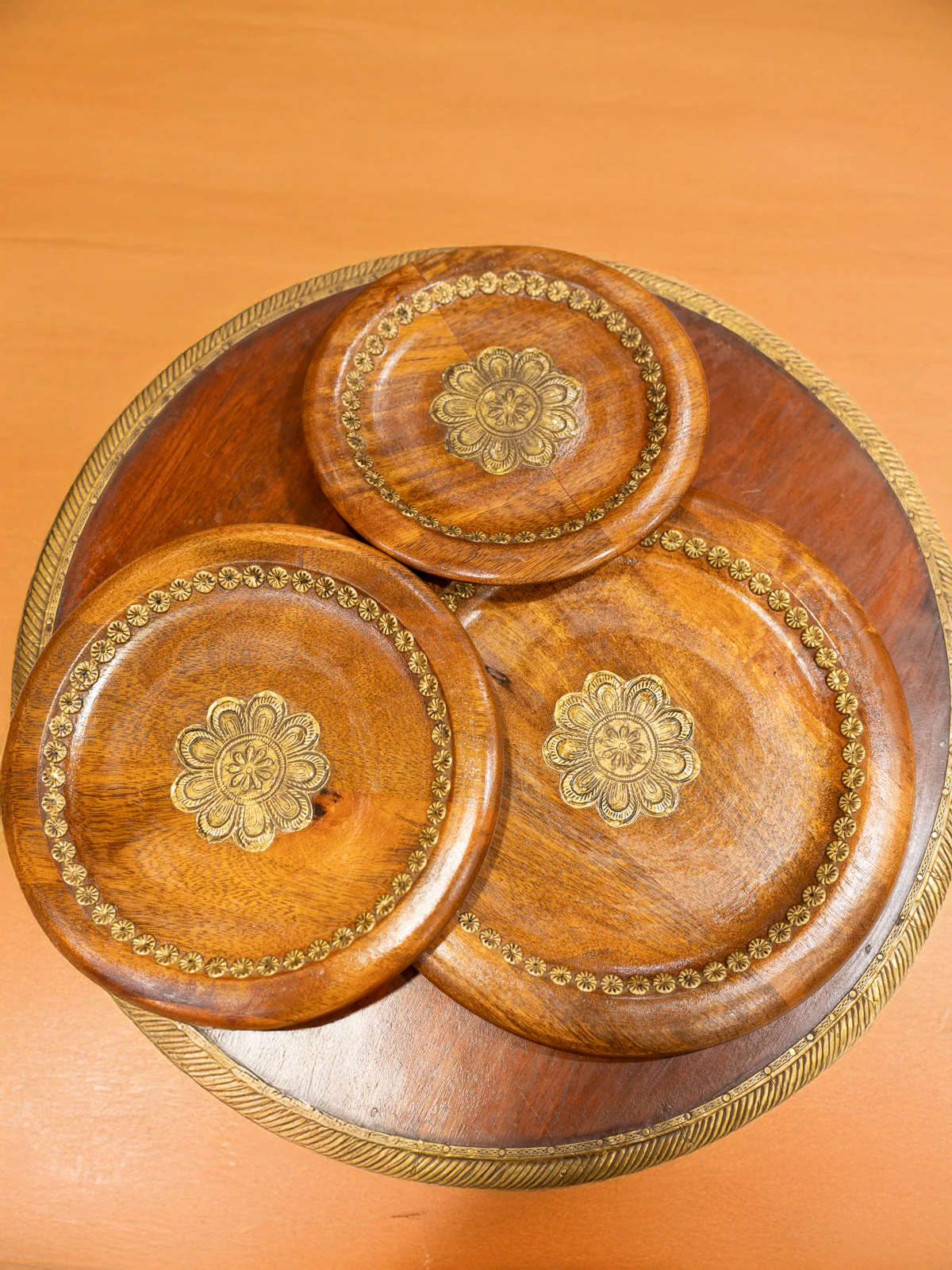 Circular Wooden Serving Tray Set with Brass Inlay - Image 4