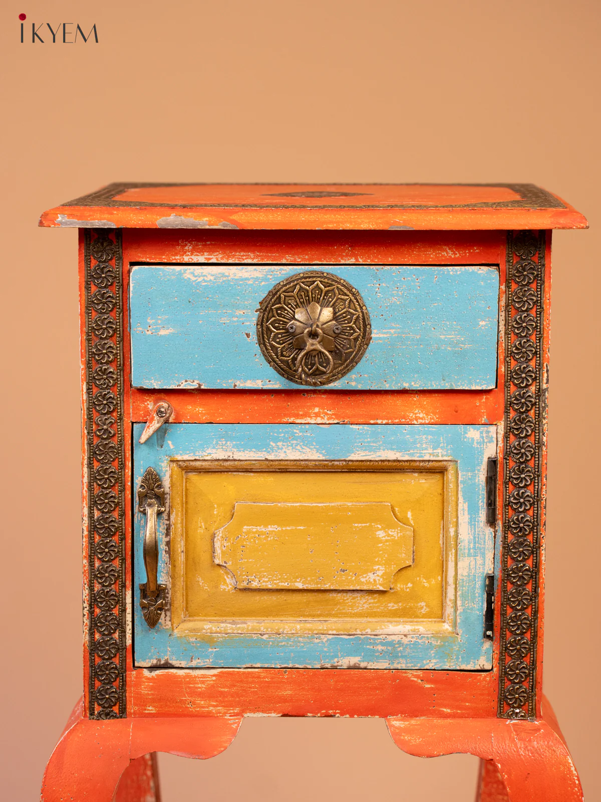 Vintage Inspired Side Table with Brass Accents - (33×16) Inch - 4JJ04046 - Image 3