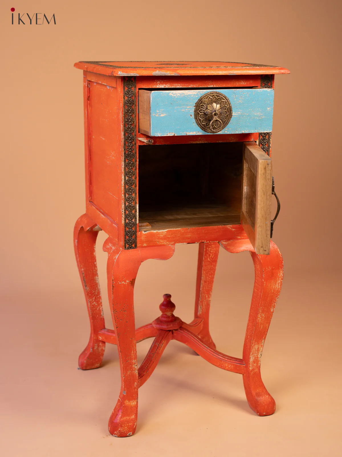 Vintage Inspired Side Table with Brass Accents - (33×16) Inch - 4JJ04046 - Image 4