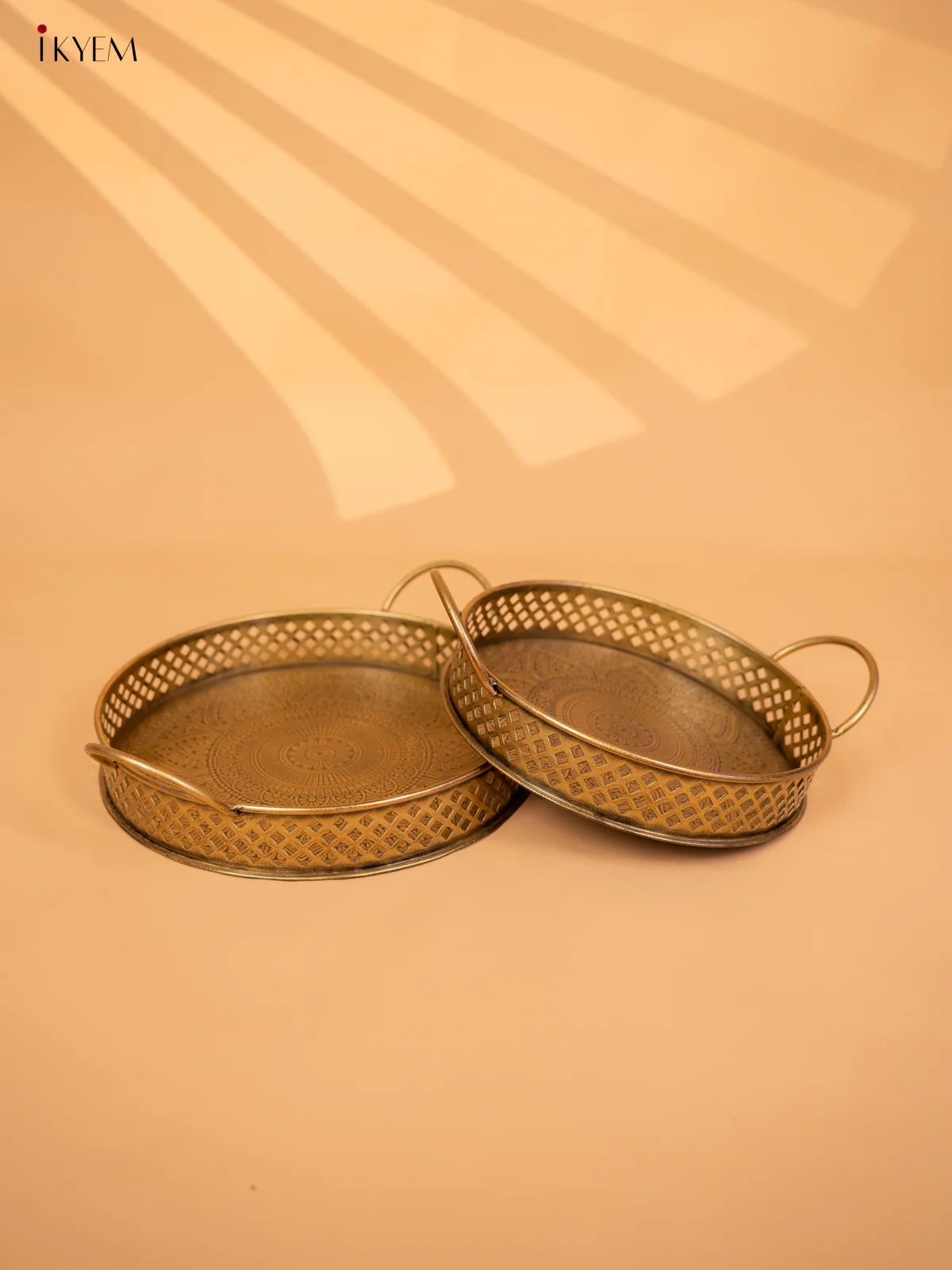 Metal Round capsule tray chakra set of 2 - KA21121 - Image 2