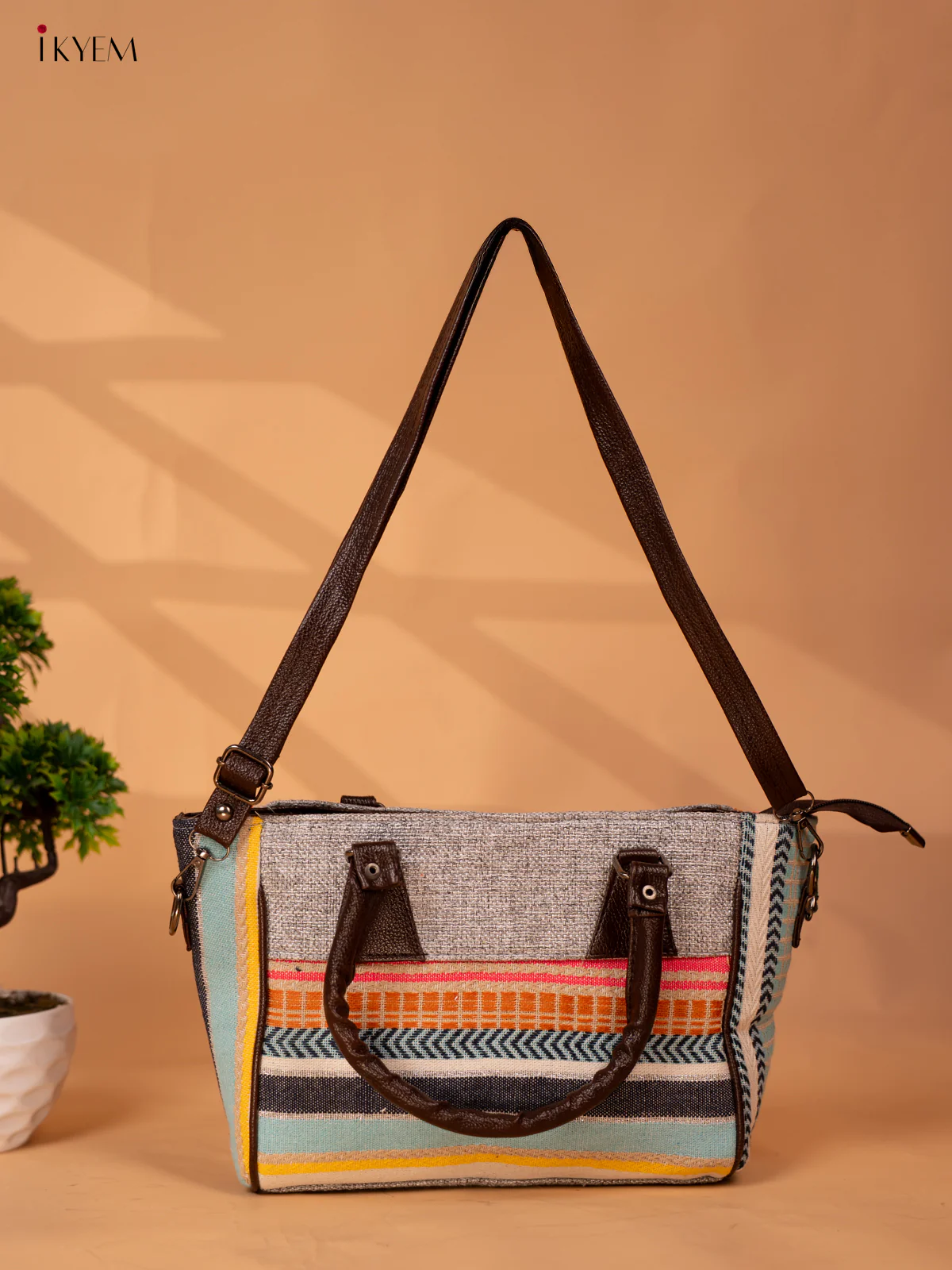 Jacquard Handbag with Leather sling - Grey - KB22111 - Image 6