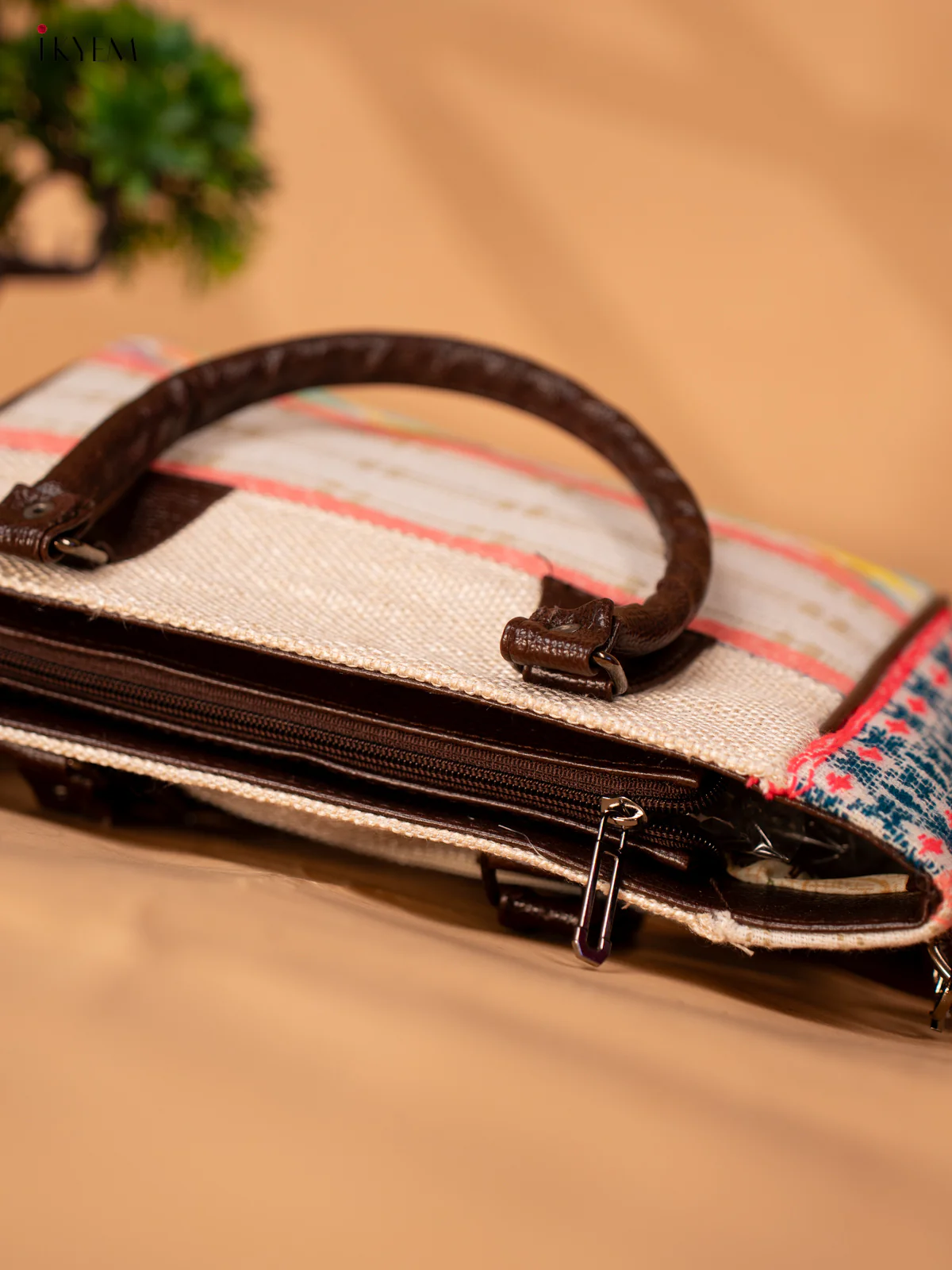 Jacquard Handbag with Leather sling - Sandal - KB22112 - Image 5