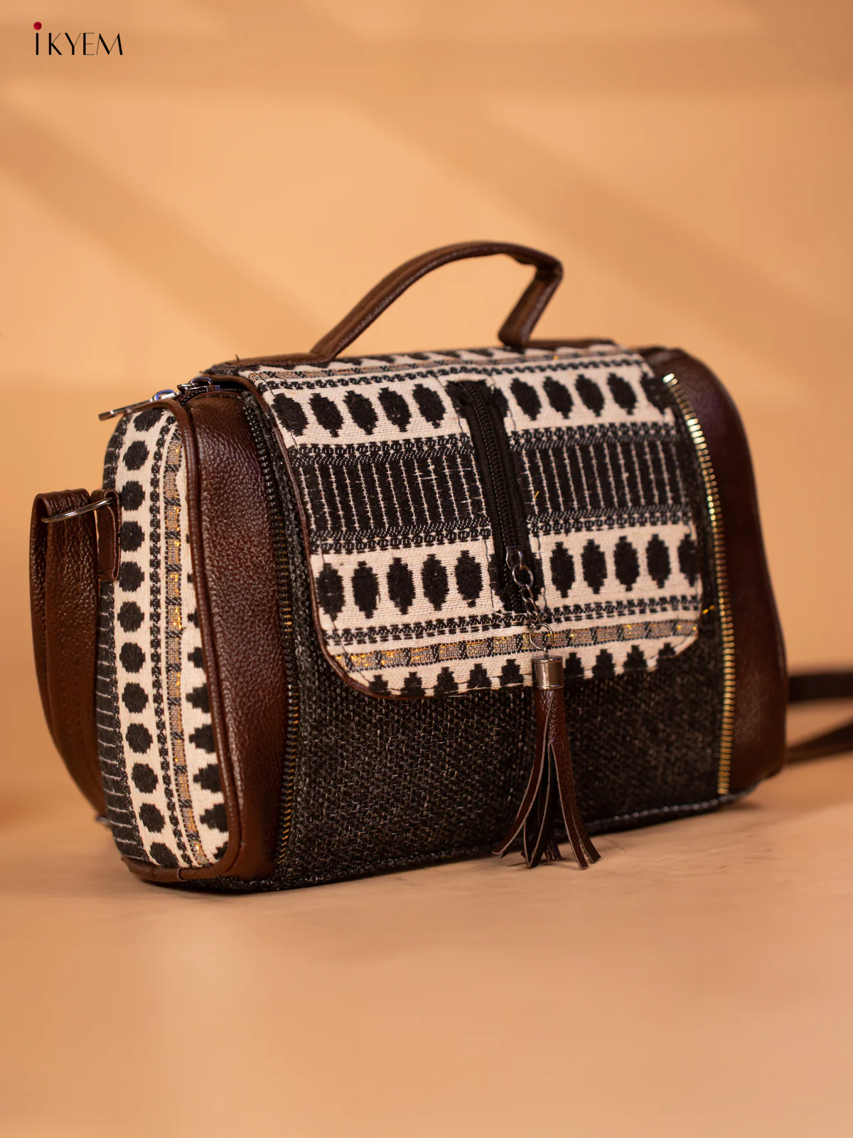 Jacquard Sling Bag with Printed Flap - Black - KB22121 - Image 4