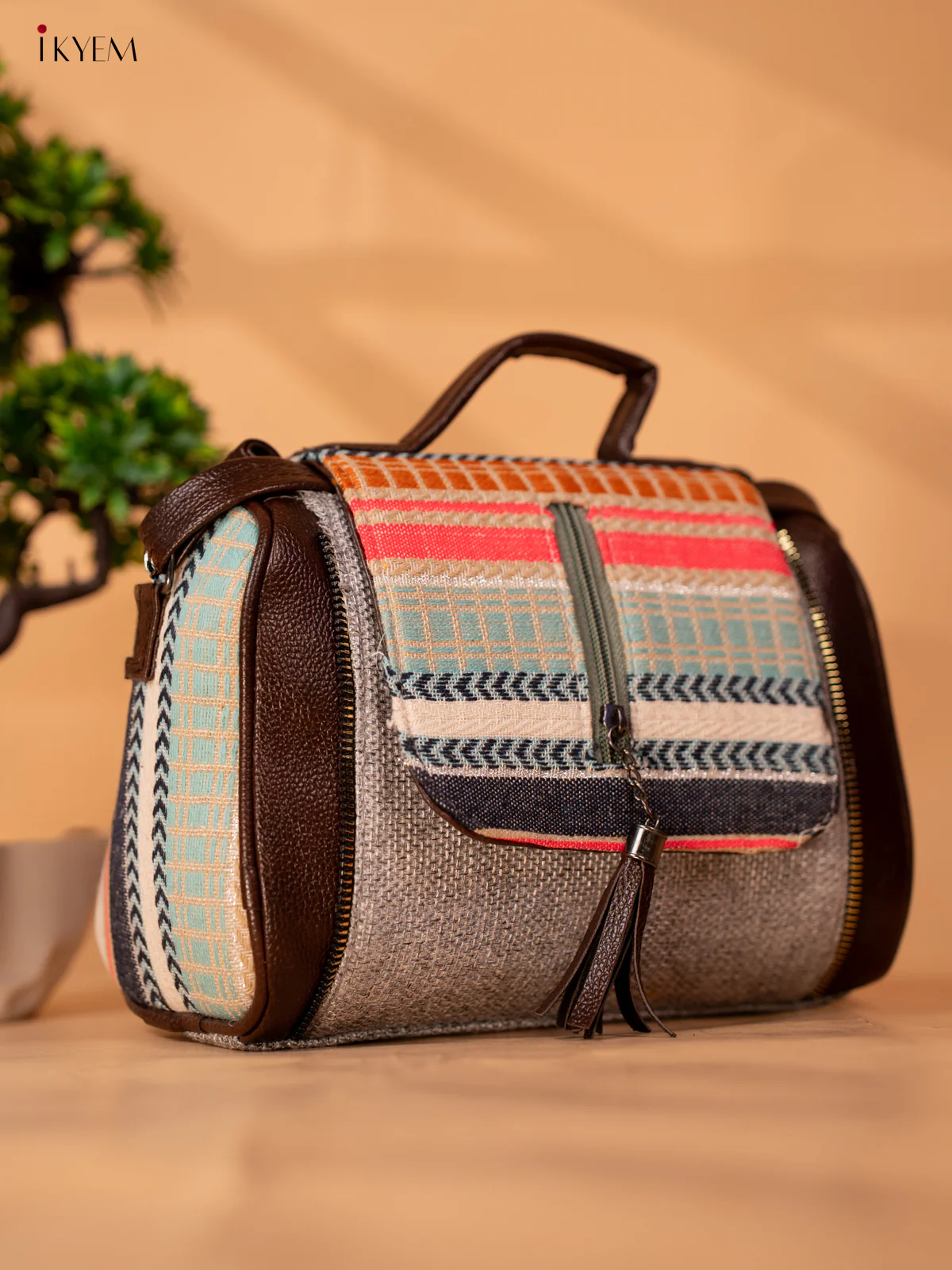 Jacquard Sling Bag with Printed Flap - Grey - KB22123 - Image 3