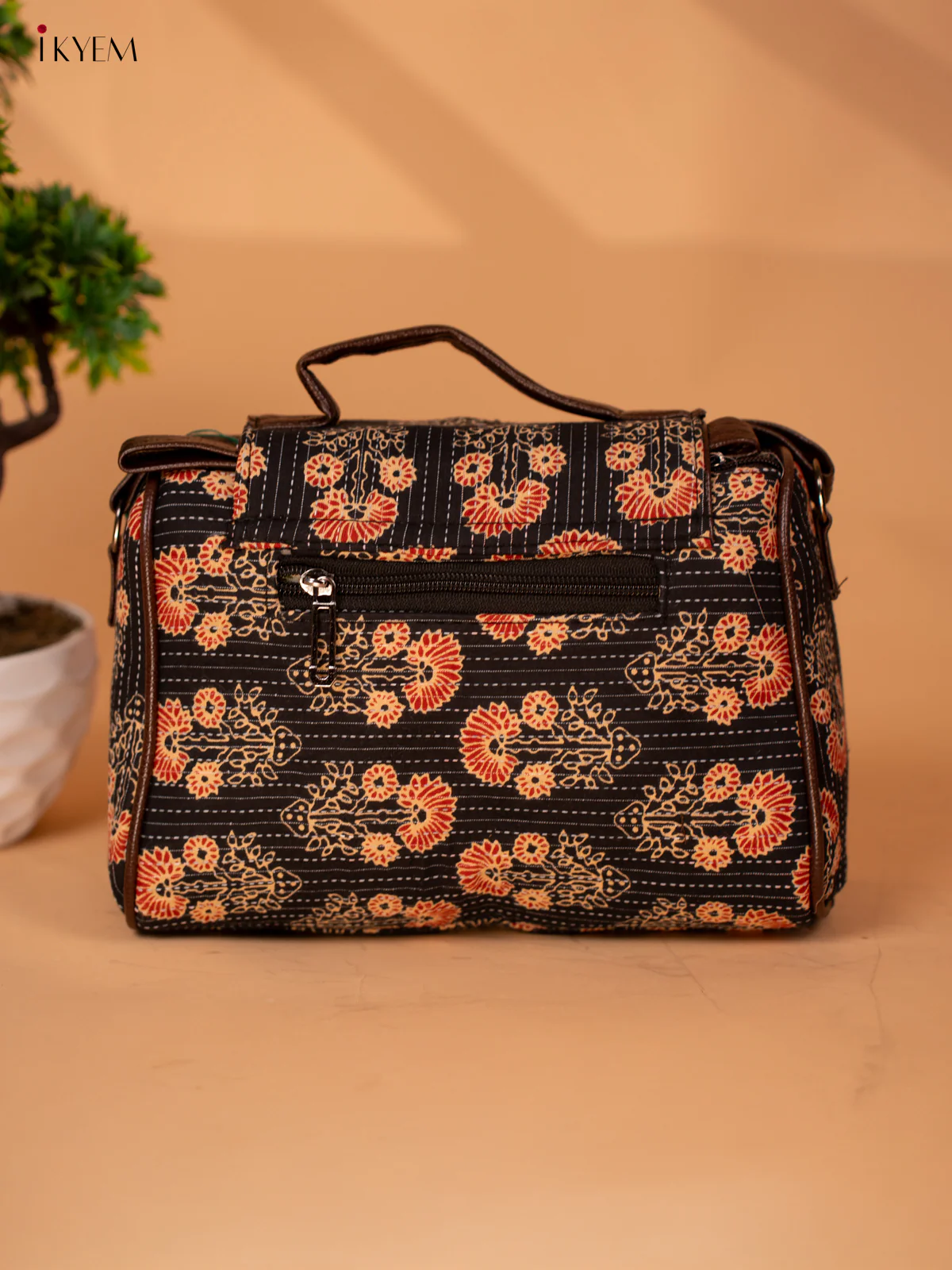Printed Sling Bag - Floral Black - KB22135 - Image 4