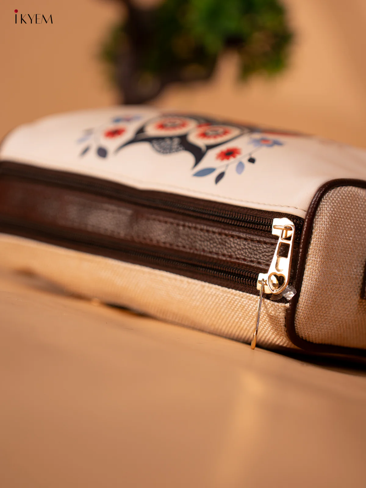 Printed sling Bag owl - Cream - KB22142 - Image 5