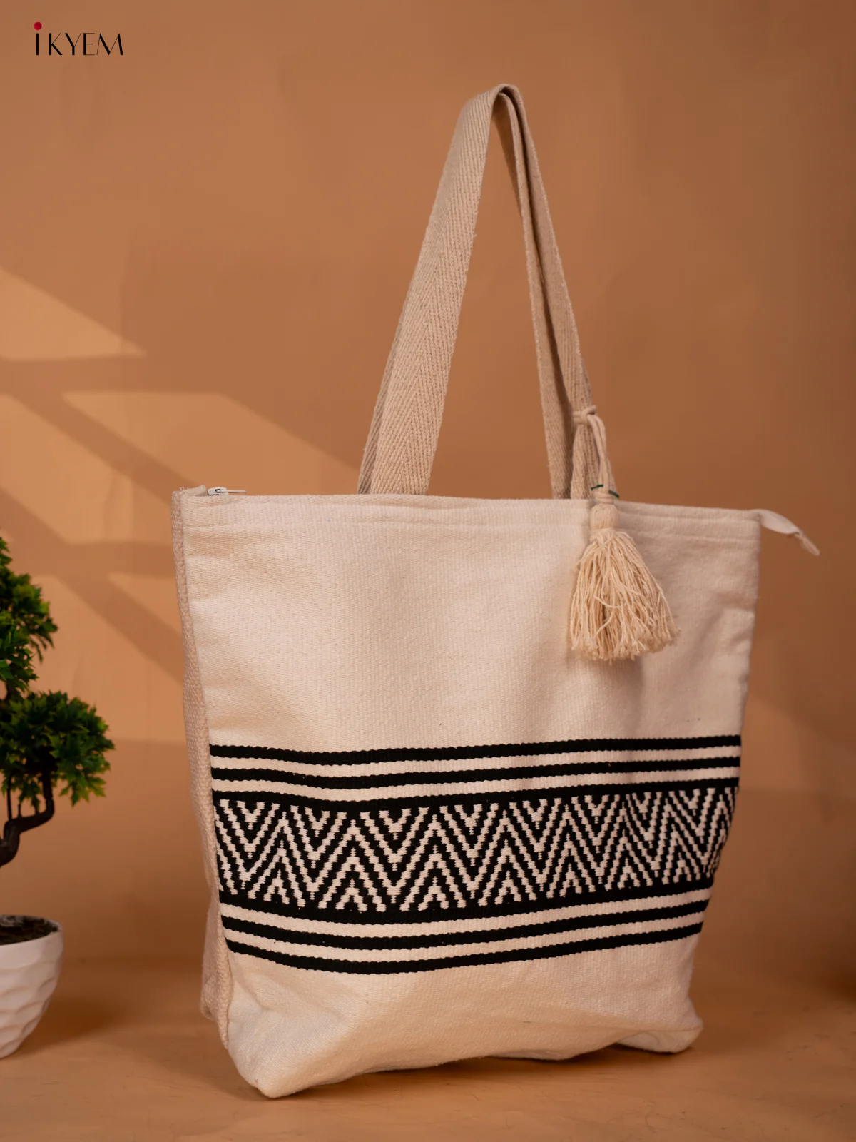 Hand Woven Cloth Bag - Black & White - KB22156 - Image 2