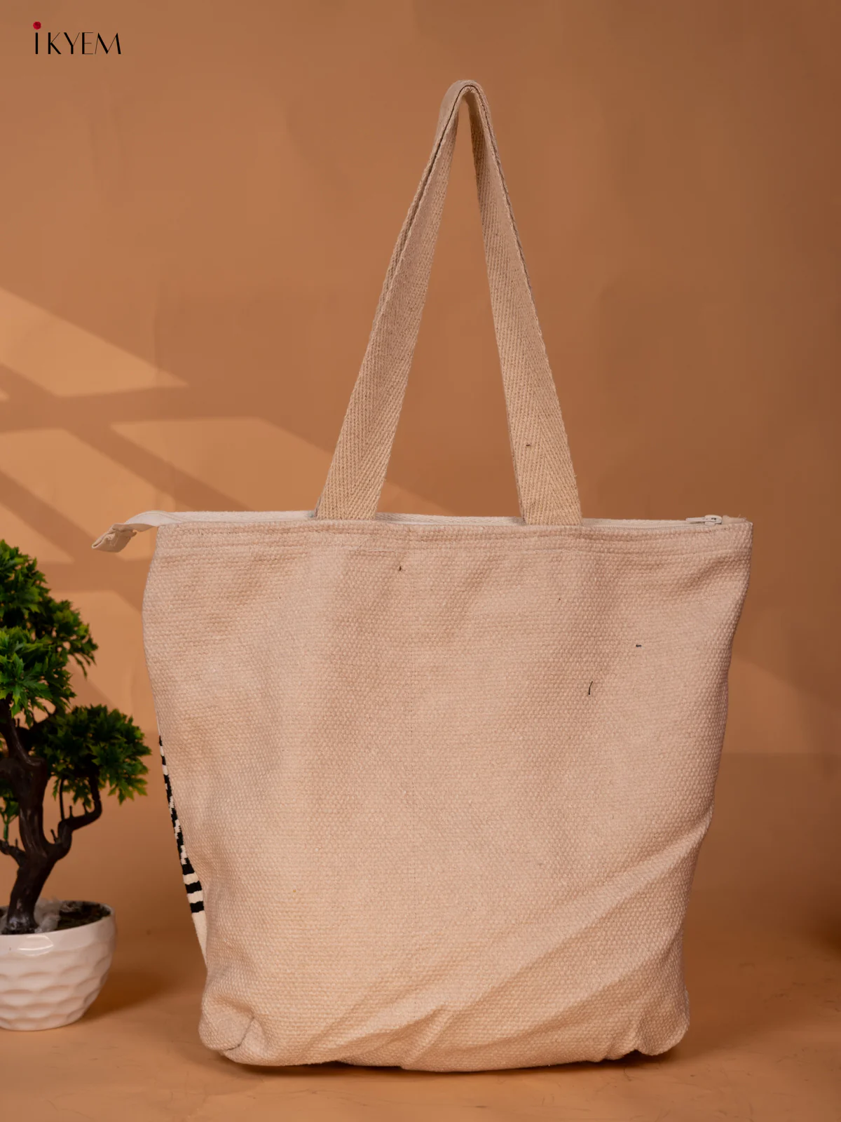 Hand Woven Cloth Bag - Black & White - KB22156 - Image 3