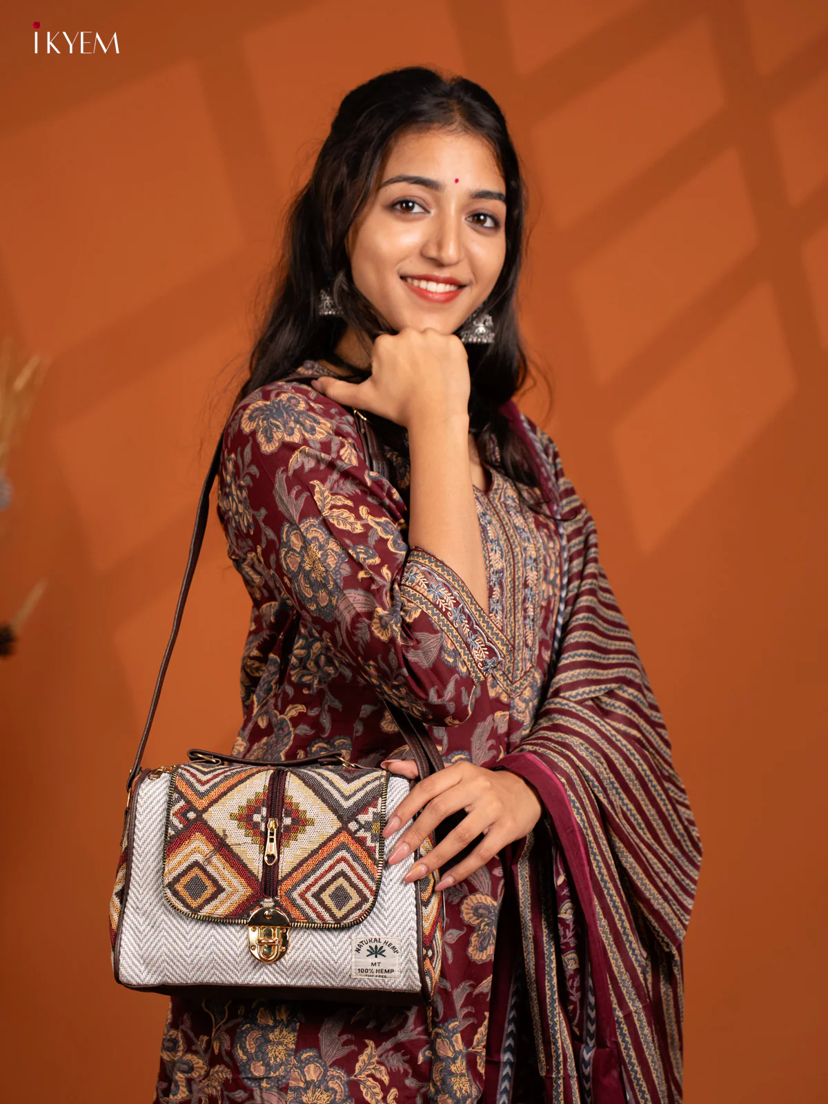 Jacquard Woven Sling Bag - white - KB22164
