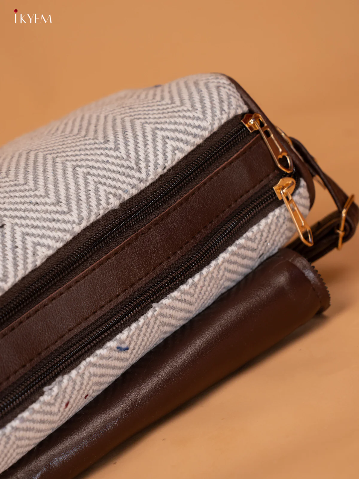 Jacquard Woven Sling Bag - white - KB22164 - Image 5