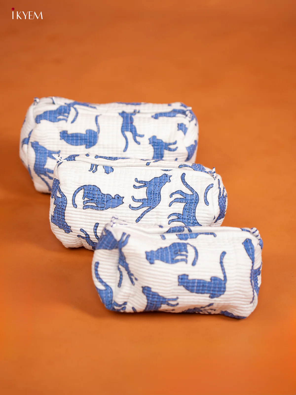 Cotton printed Pouch - Set of 3 - White with Blue - KD26307