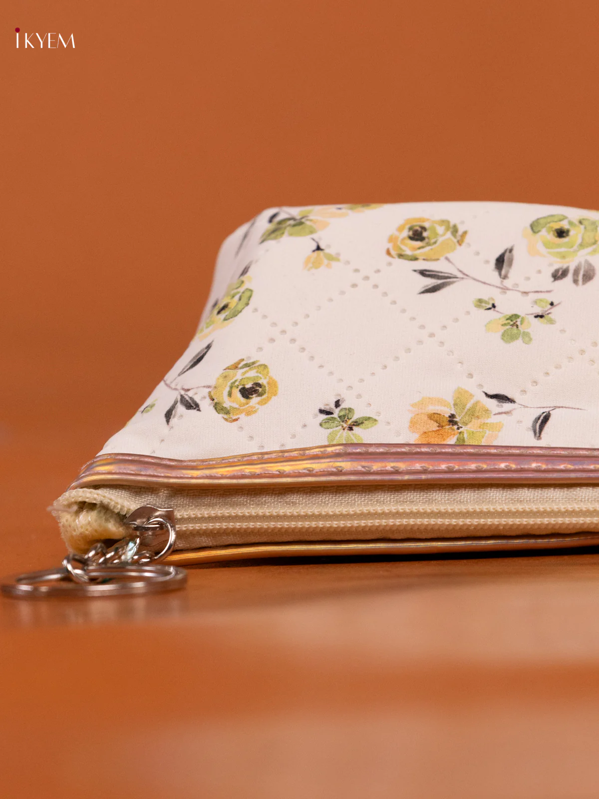 Floral Printed Small Coin Pouch with 1 Compartments - White - KD26565 - Image 3
