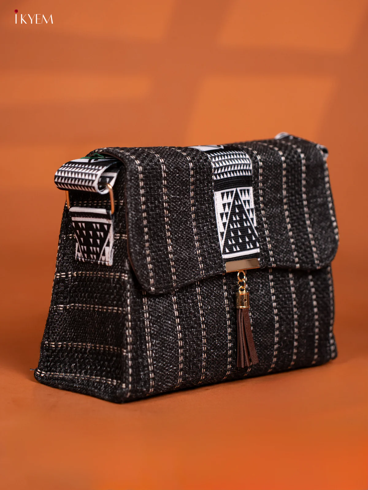 Jacquard Geometric Printed Sling Bag - Black with White - KD26593 - Image 3