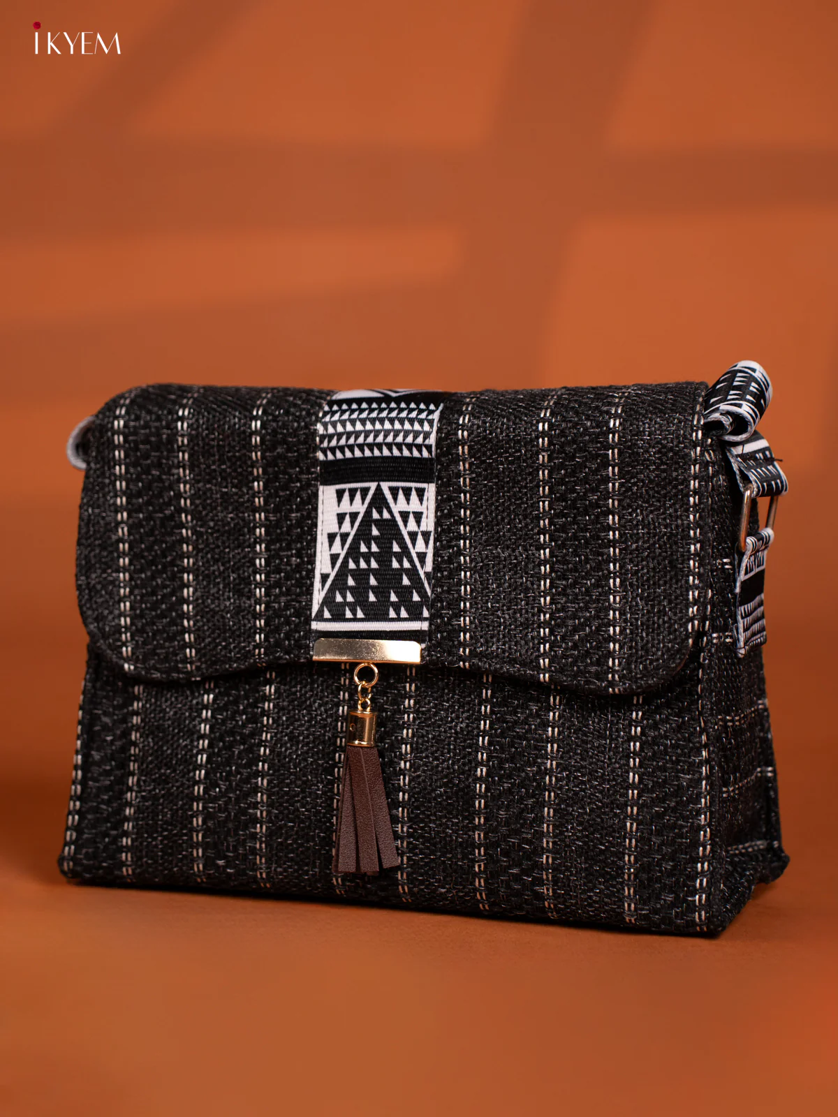 Jacquard Geometric Printed Sling Bag - Black with White - KD26593 - Image 4
