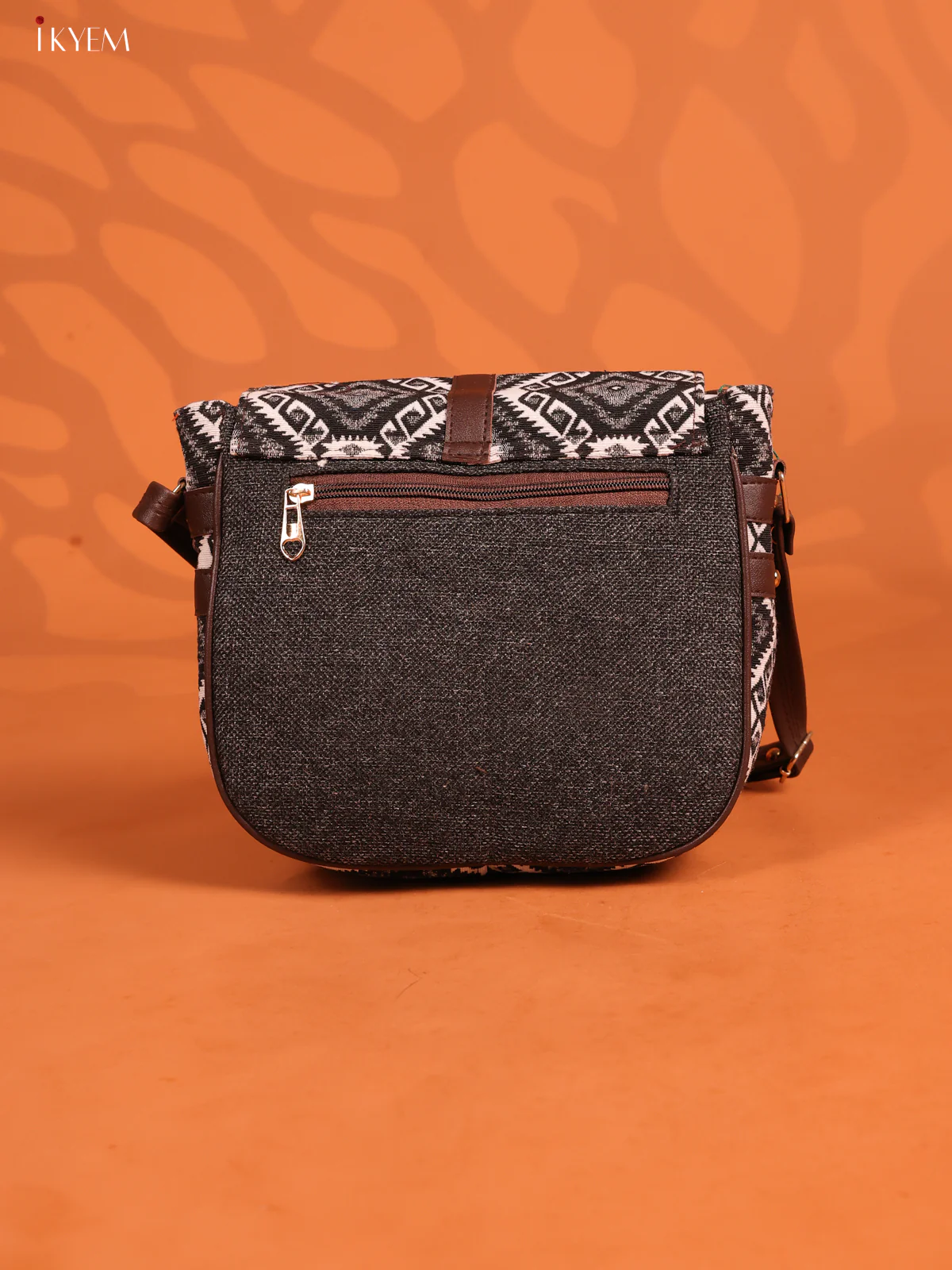 Jacquard Geometric Gusset & Flap Leather sling bag with 3 Compartments - Black - KD26698 - Image 3