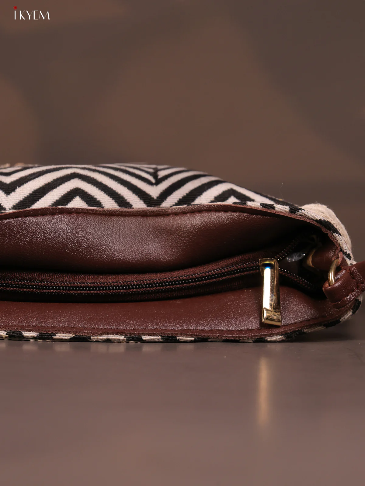 Jacquard Zigzag Leather Sling Bag with 1 Compartments - Beige with Black - KD26782 - Image 4