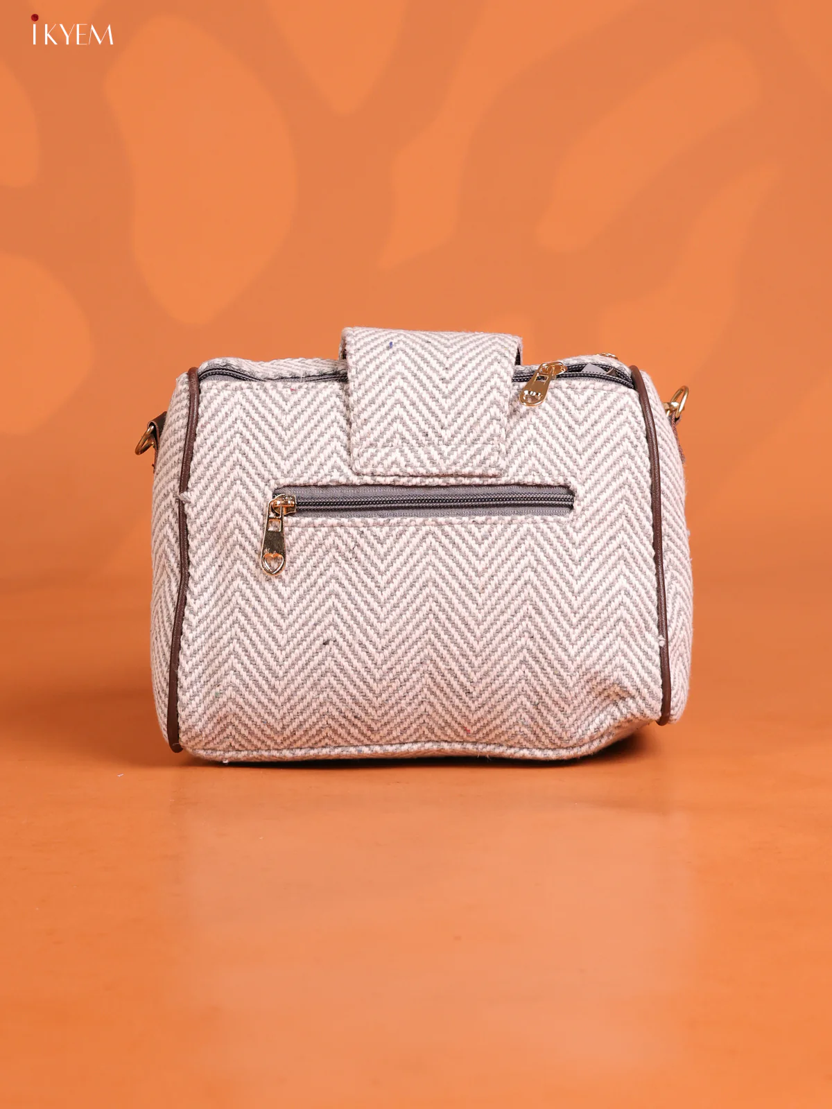 Jacquard Zigzag Pattern Leather Sling Bag Gusset & Flap with 3 compartments - Grey - KD26839 - Image 2