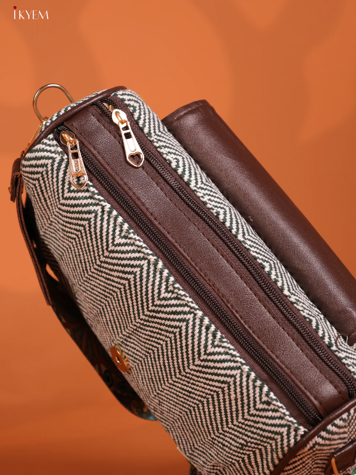 jacquard Flap with printed sling Bag with 4 Compartments - Green - KD26857 - Image 3