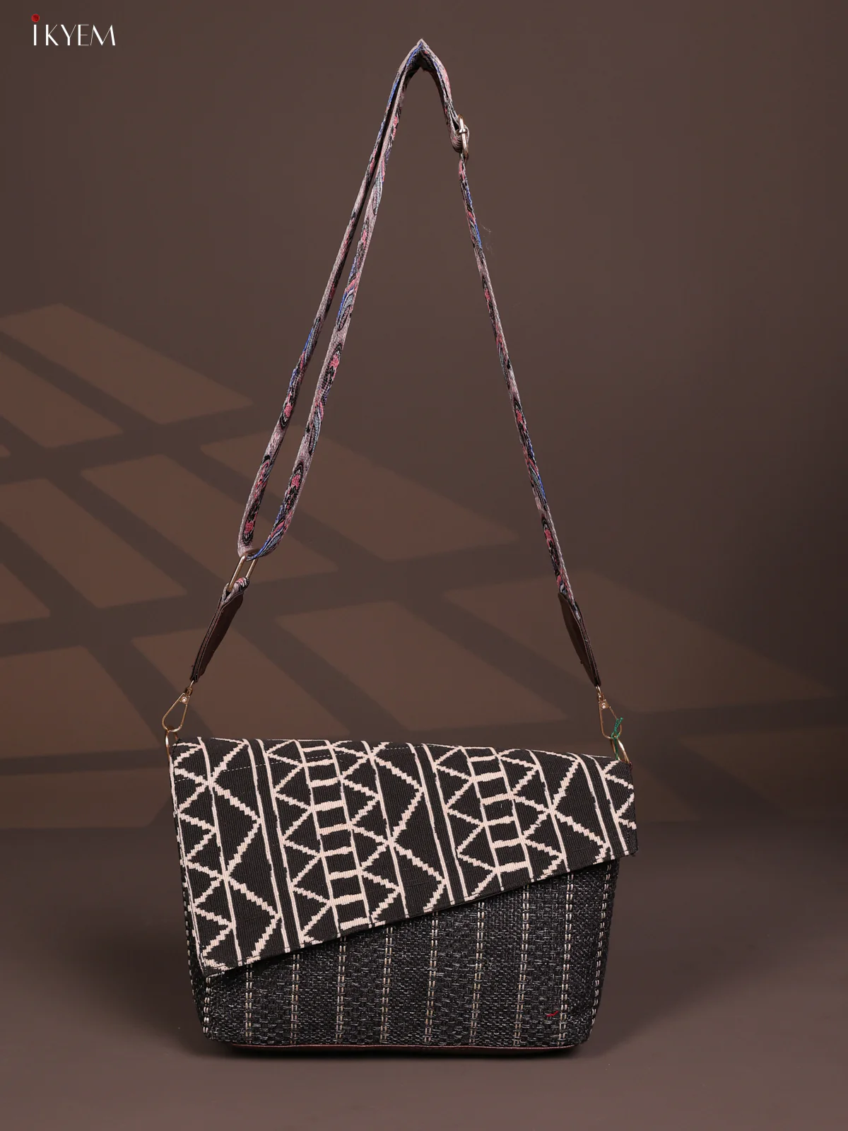 Jacquard Geometric Printed Sling Bag - Black with White - KD26865 - Image 4
