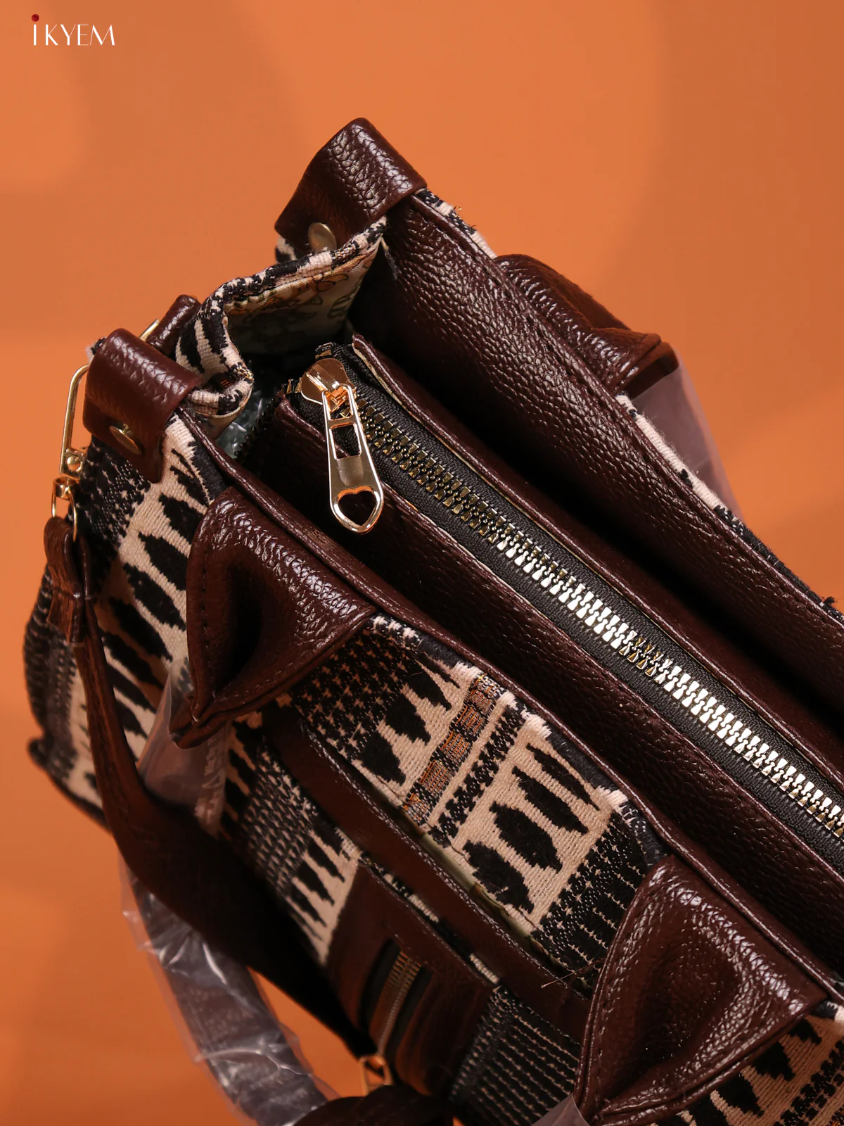 Jacquard Ikat Handbag 2 compartments & 1 pocket - Black - KD26870 - Image 3