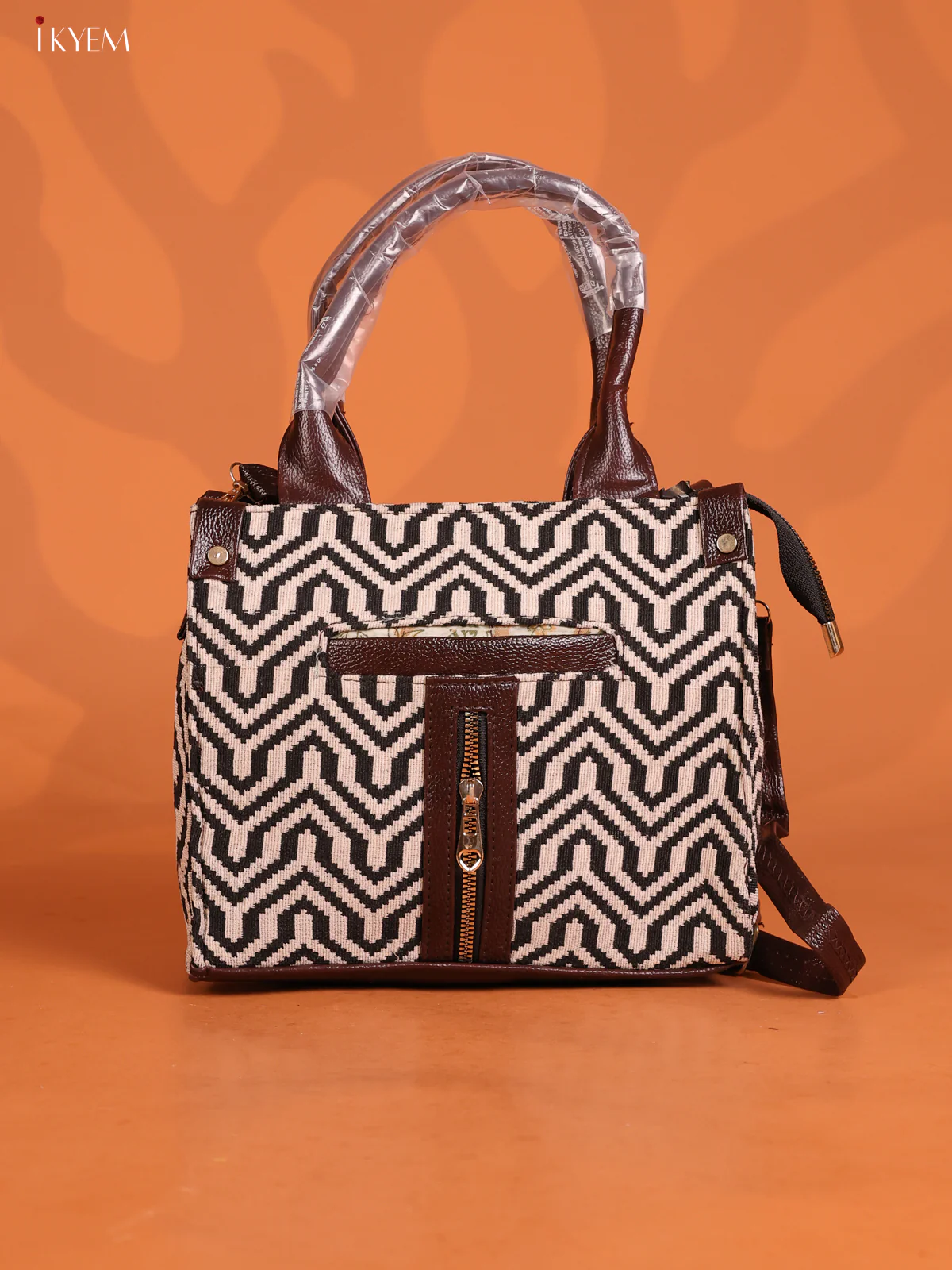 Jacquard Zigzag Handbag 2 compartments & 1 pocket - Black and White - KD26871