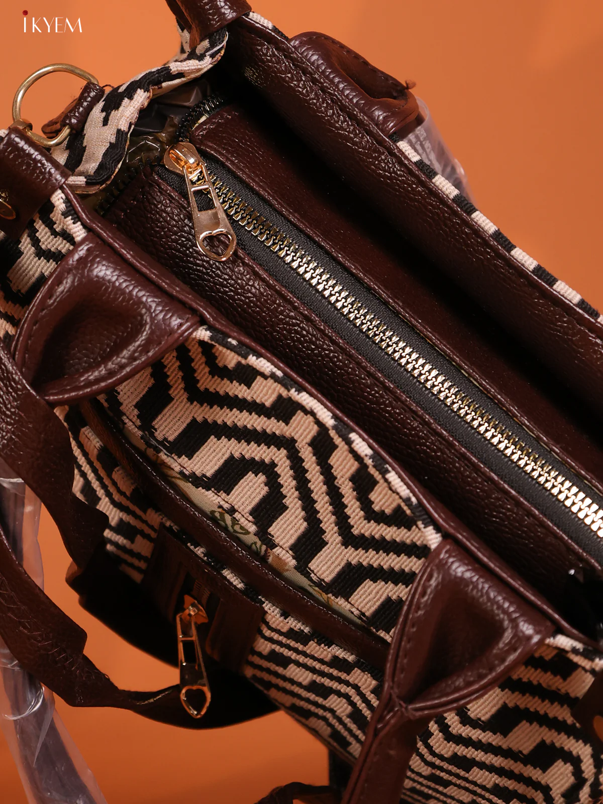 Jacquard Zigzag Handbag 2 compartments & 1 pocket - Black and White - KD26871 - Image 3