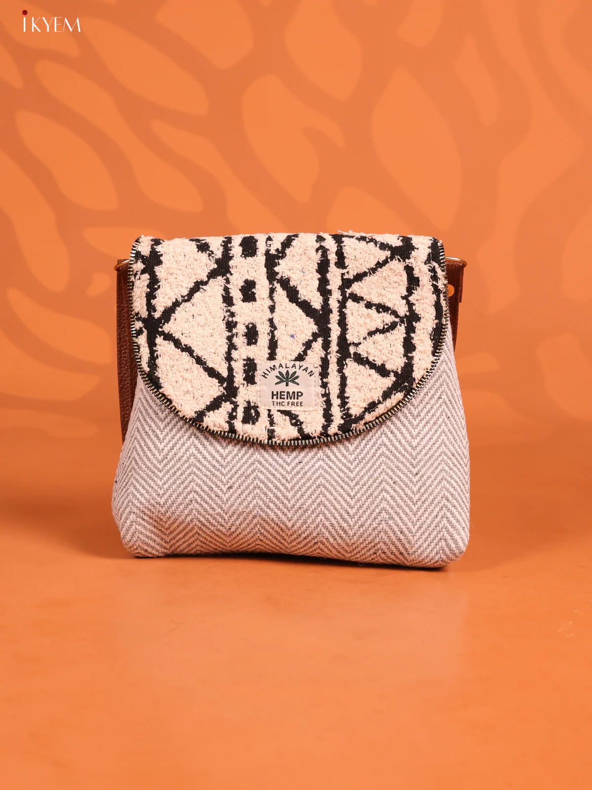 jacquard Leather Sling bag with Printed Flap - Grey - KD26927