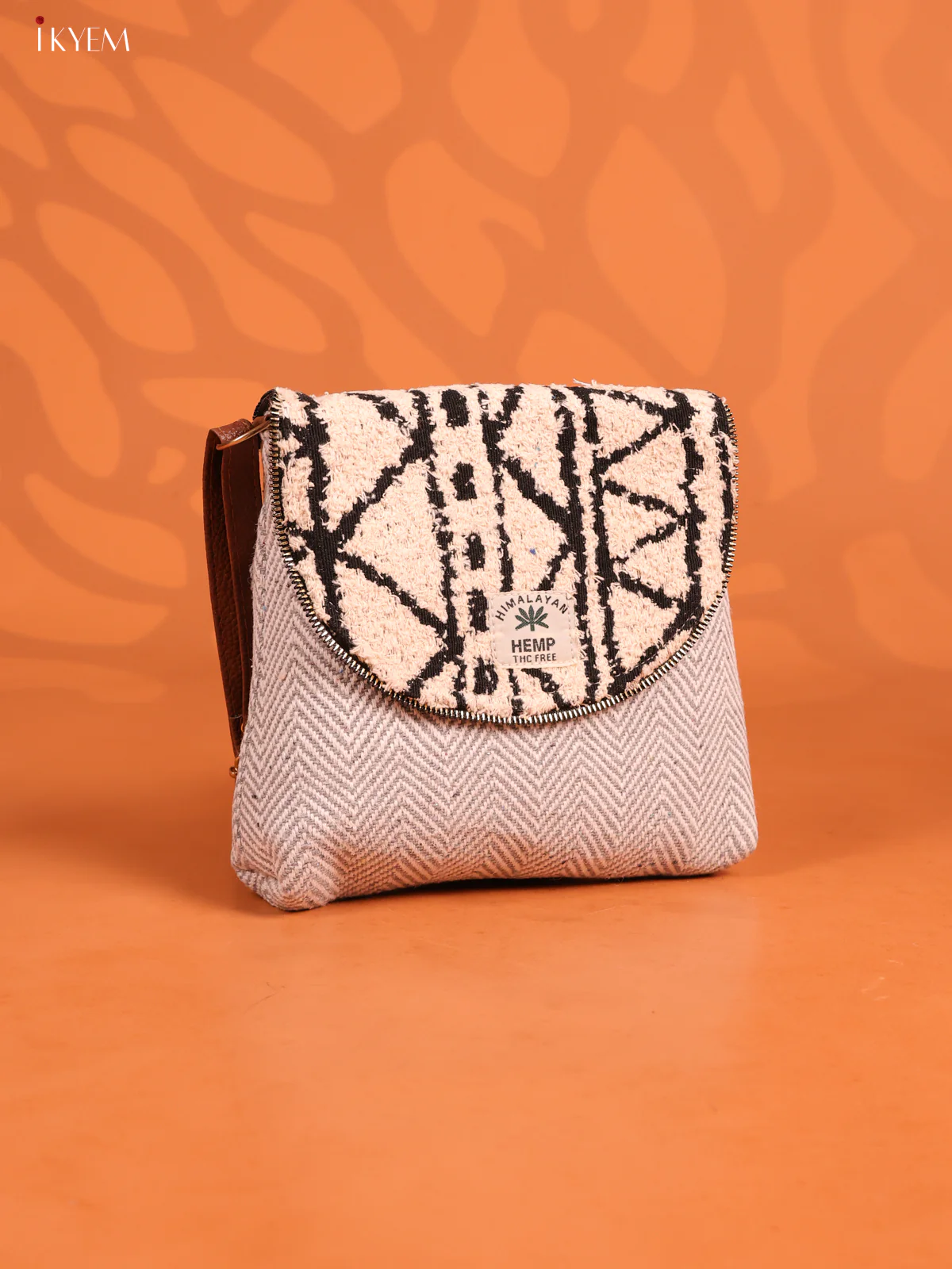 jacquard Leather Sling bag with Printed Flap - Grey - KD26927 - Image 2