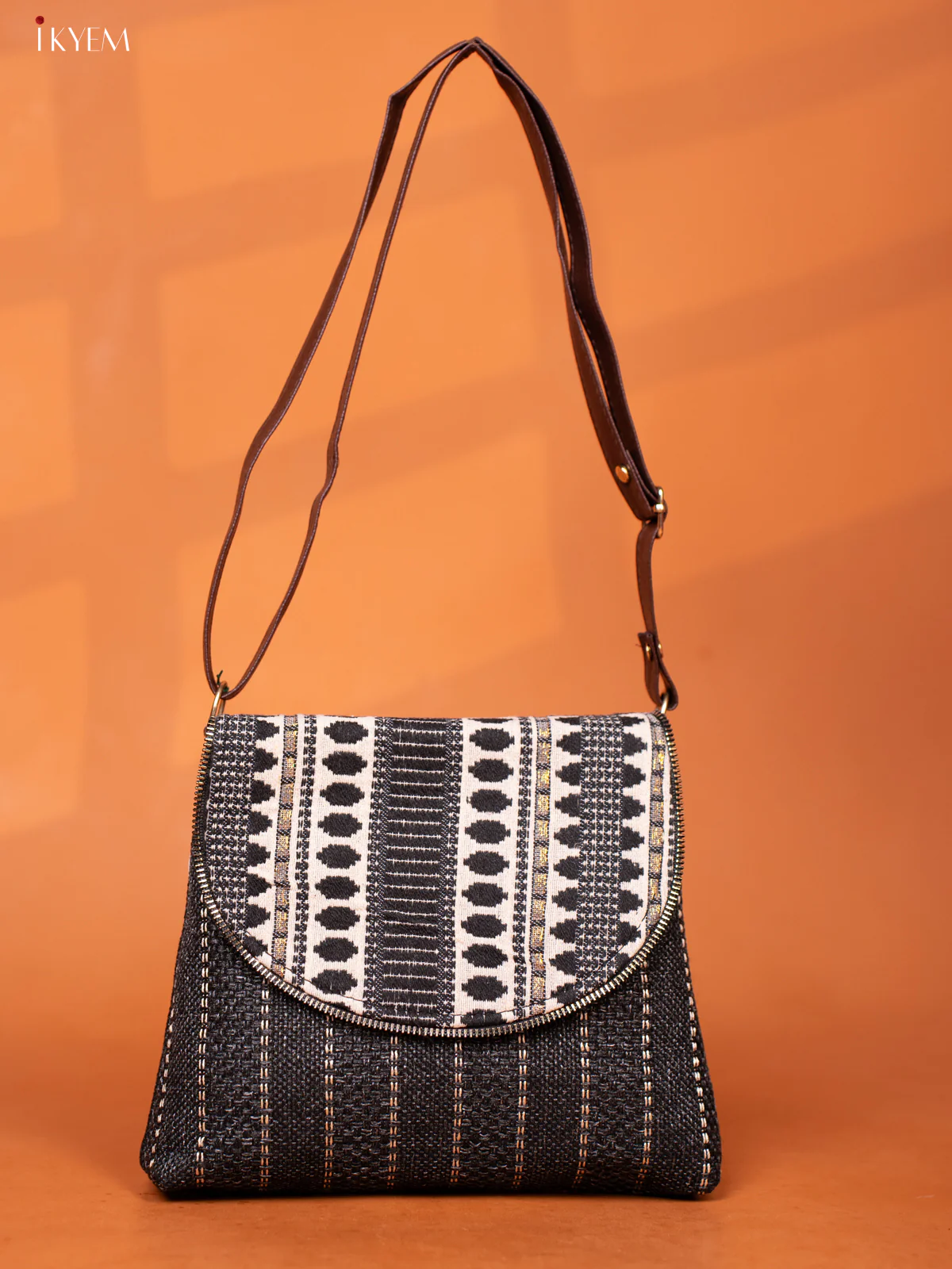 Jacquard Leather Sling Bag with Printed Flap - Black with white - KD26929 - Image 3