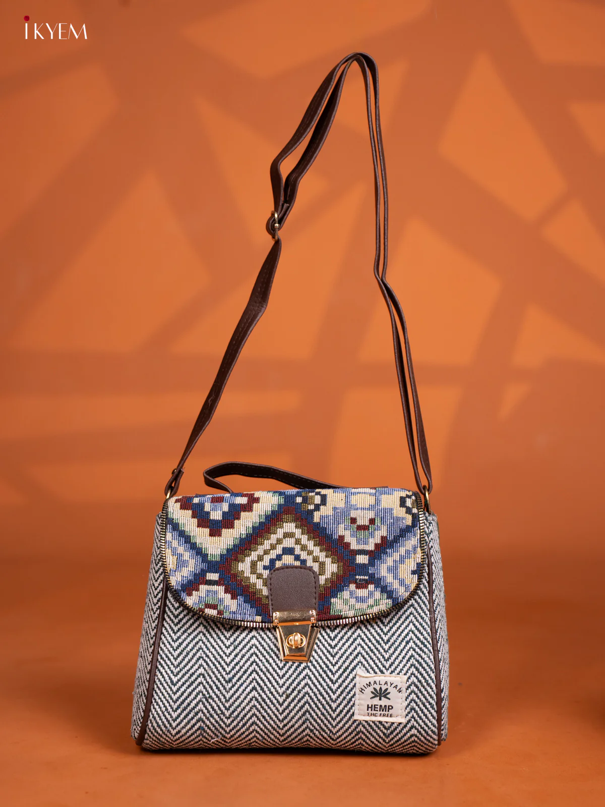 Jacquard Leather Sling bag with Printed Gusset & Flap- Green - KD27008 - Image 5