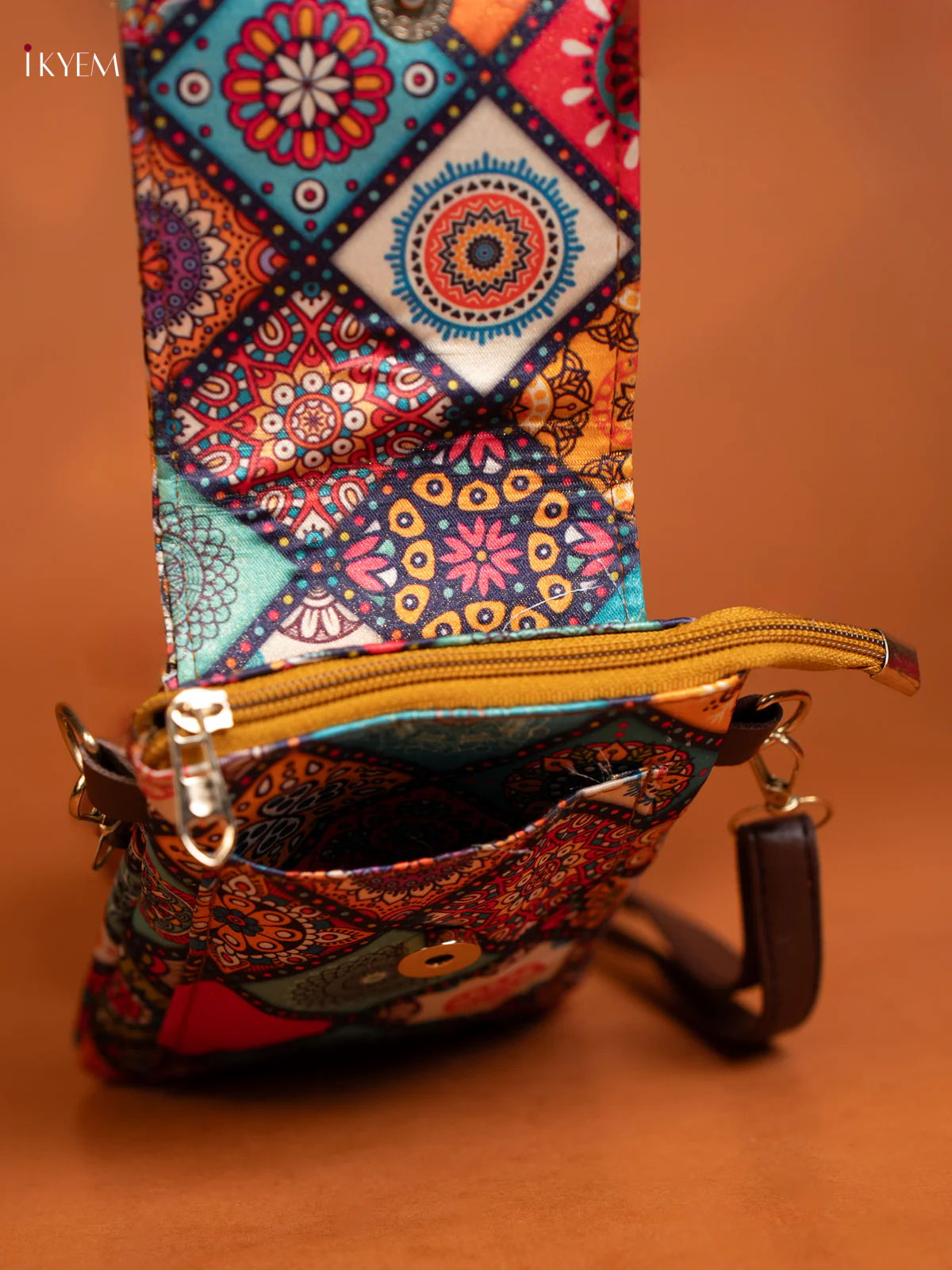 Ikat Printed Mobile Pouch - Multicolour - KE10129 - Image 4