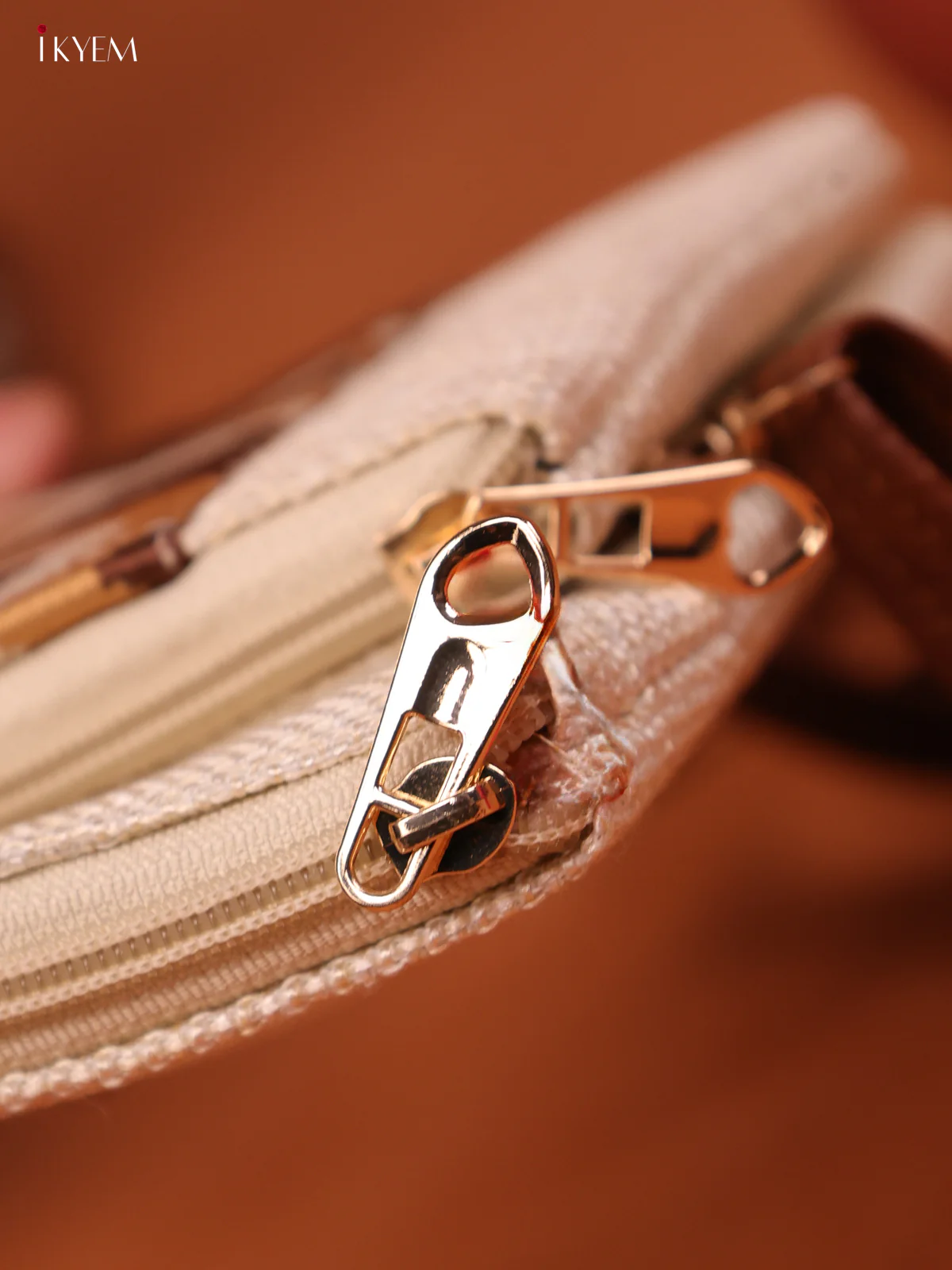 Jacquard Mobile Pouch - White - KE10138 - Image 3