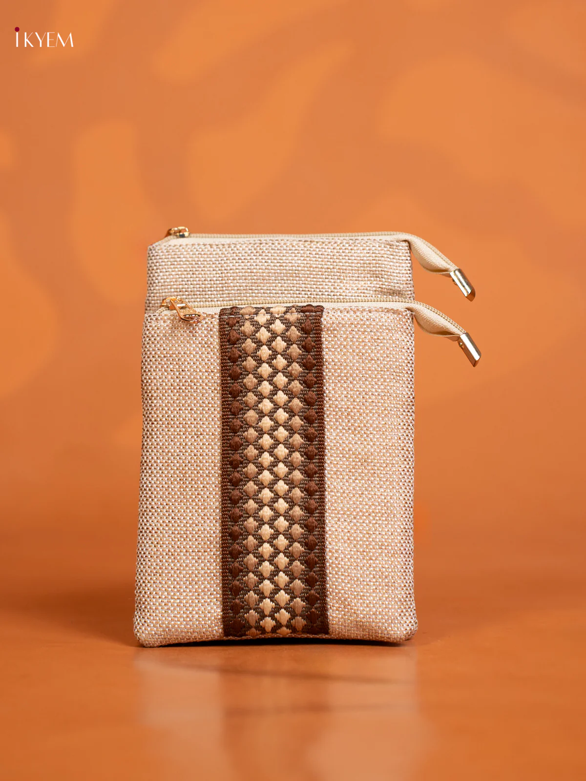 DETACHABLE POUCH - CREAM COLOUR