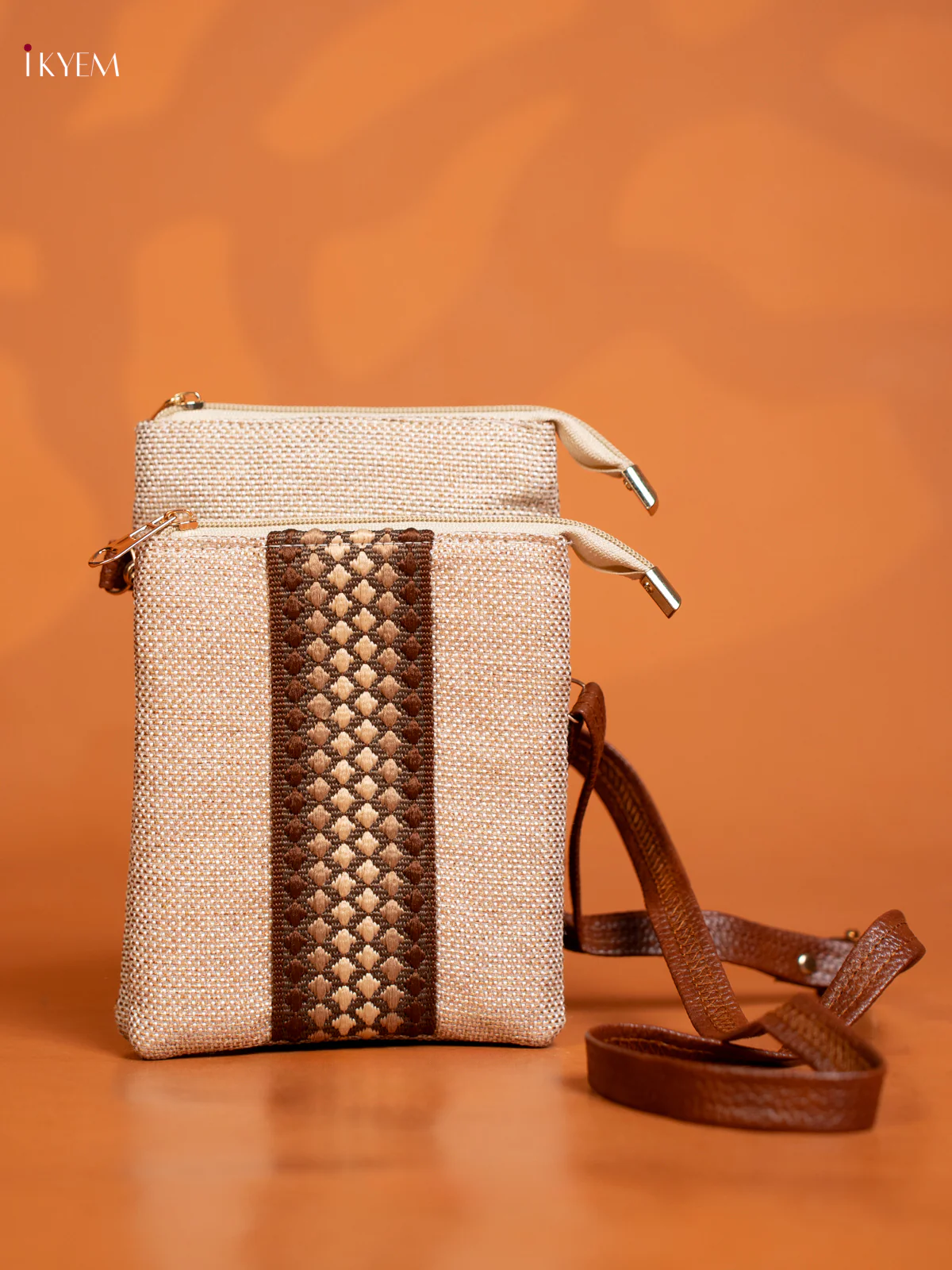 DETACHABLE POUCH - CREAM COLOUR - Image 3