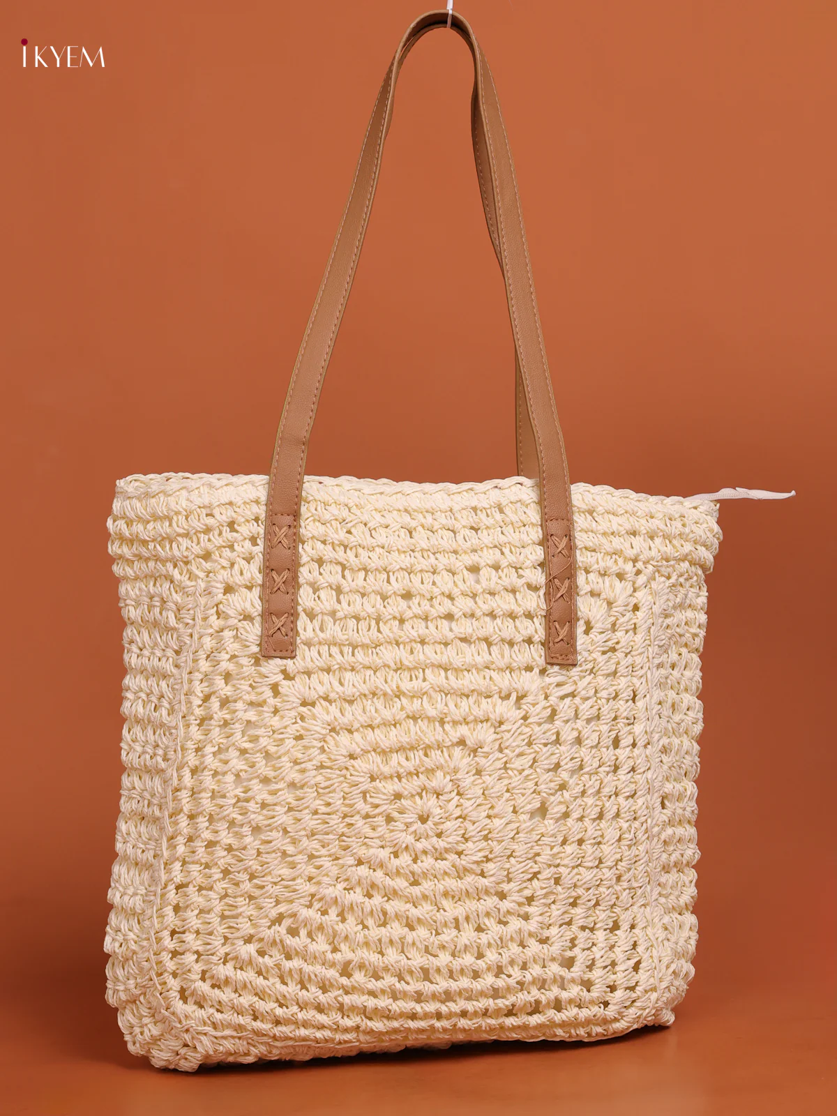 Beach Shoulder Bag with zipper - off white