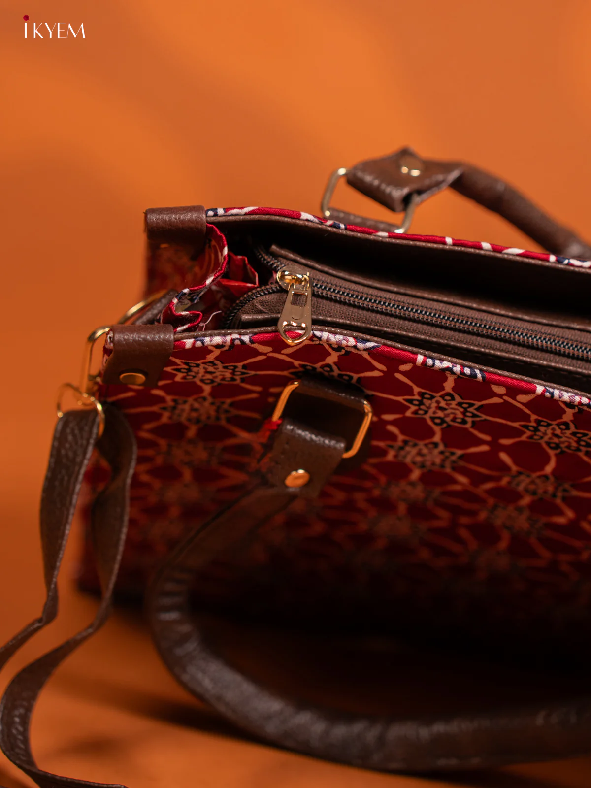 Ajrakh Printed Handbag with small pouch - Red - KE16144 - Image 5