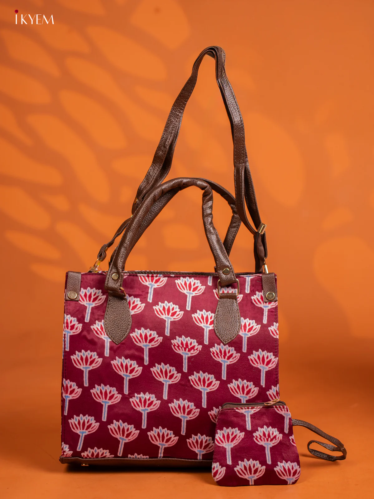 Floral Printed Shoulder Bag with Detachable Strap - Maroon - KE16146 - Image 3