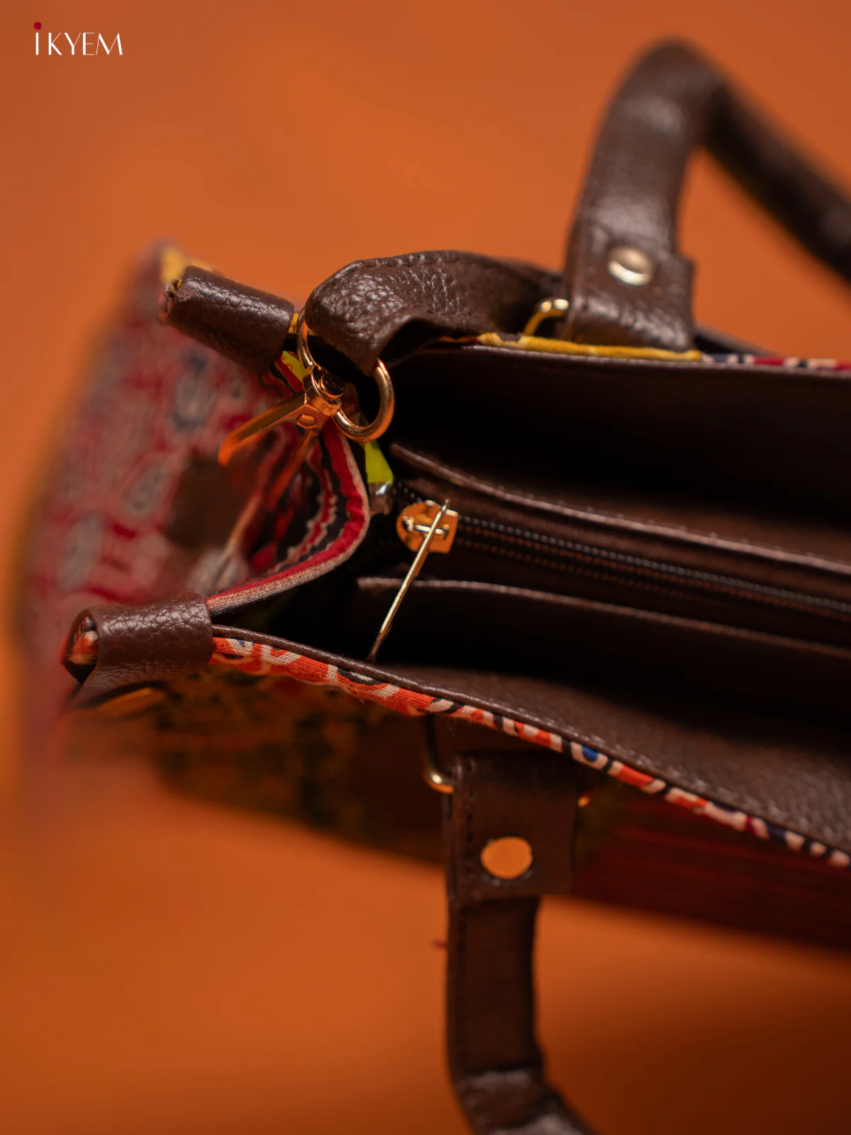 Ajrakh Printed Handbag with Small Pouch - Multicolour - KE16153 - Image 4