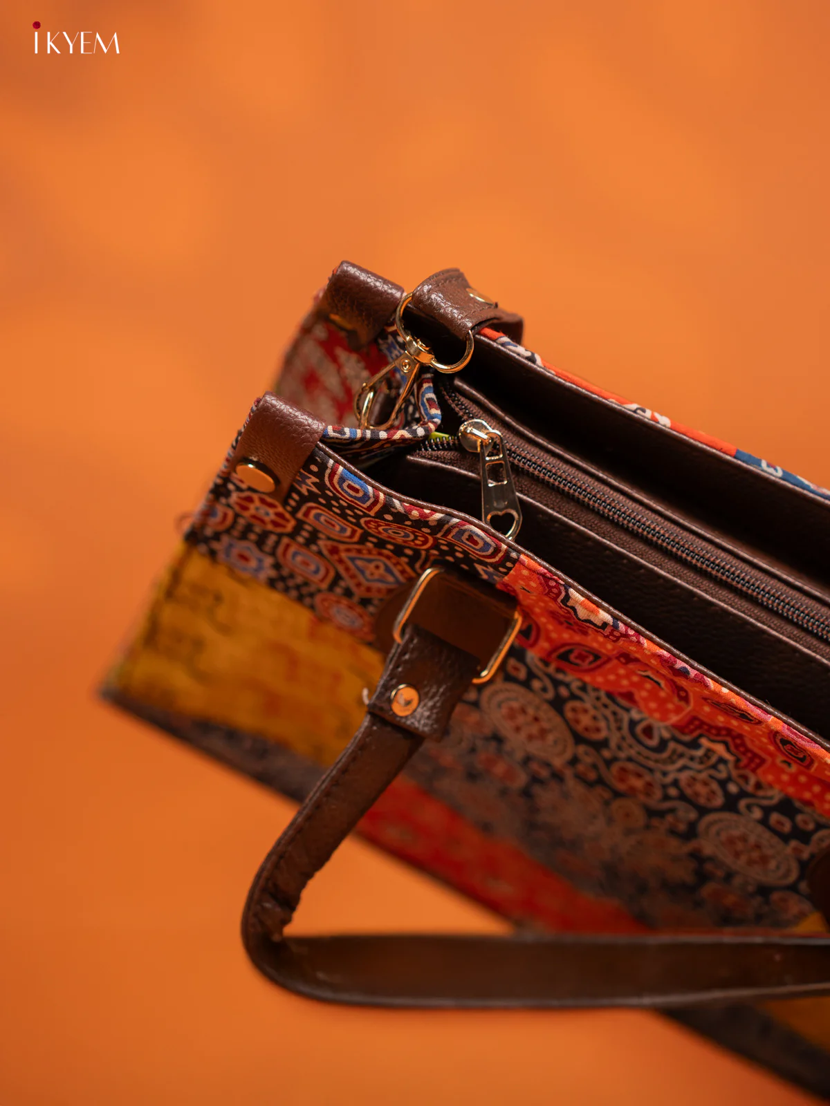 Ajrakh Printed Handbag with Small Pouch - Multicolour - KE16155 - Image 4