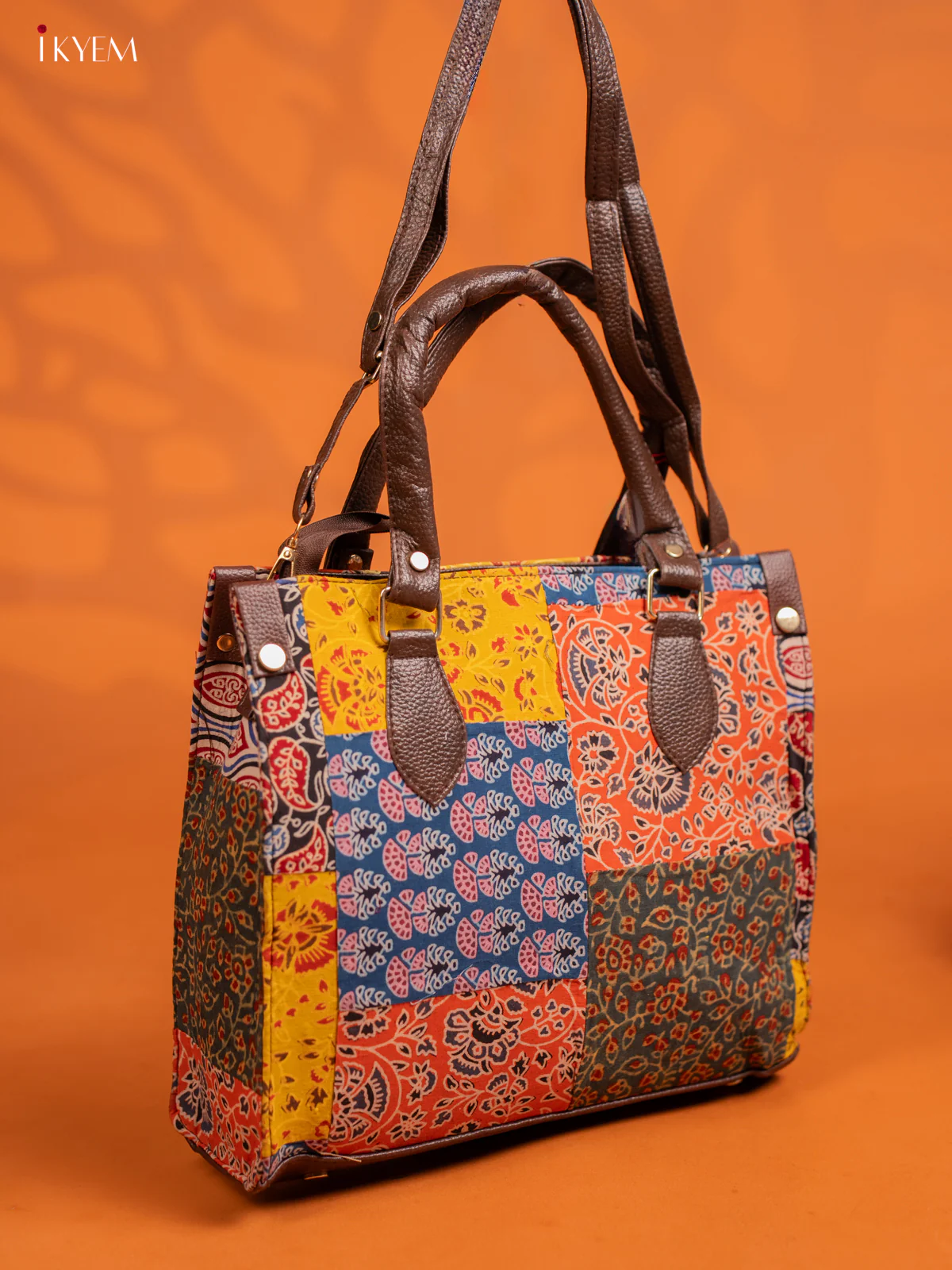 Ajrakh Printed Handbag with Small Pouch - Multicolour - KE16156 - Image 2