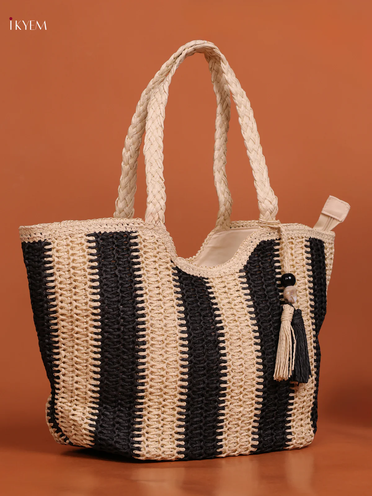 Thatch Beach Hand Bag Balck - Image 2