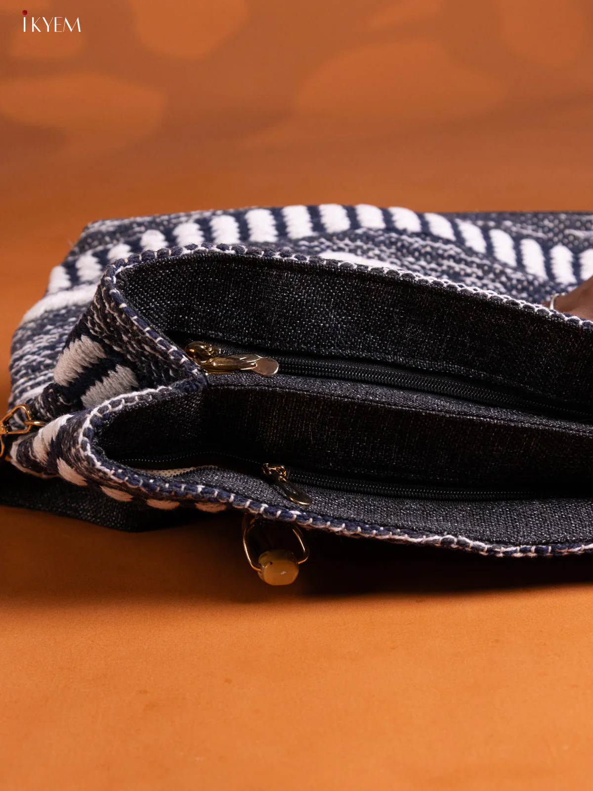 Jacquard woven rugs Shoulder Bag - Blue - KE16242 - Image 3