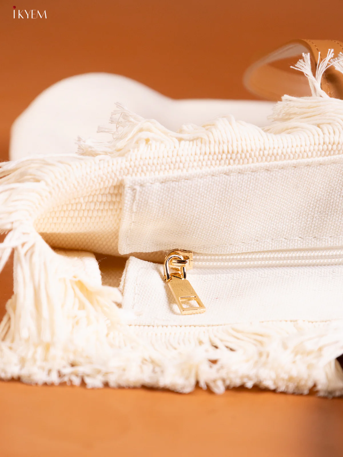 Floral Design Hand Bag White - Image 3
