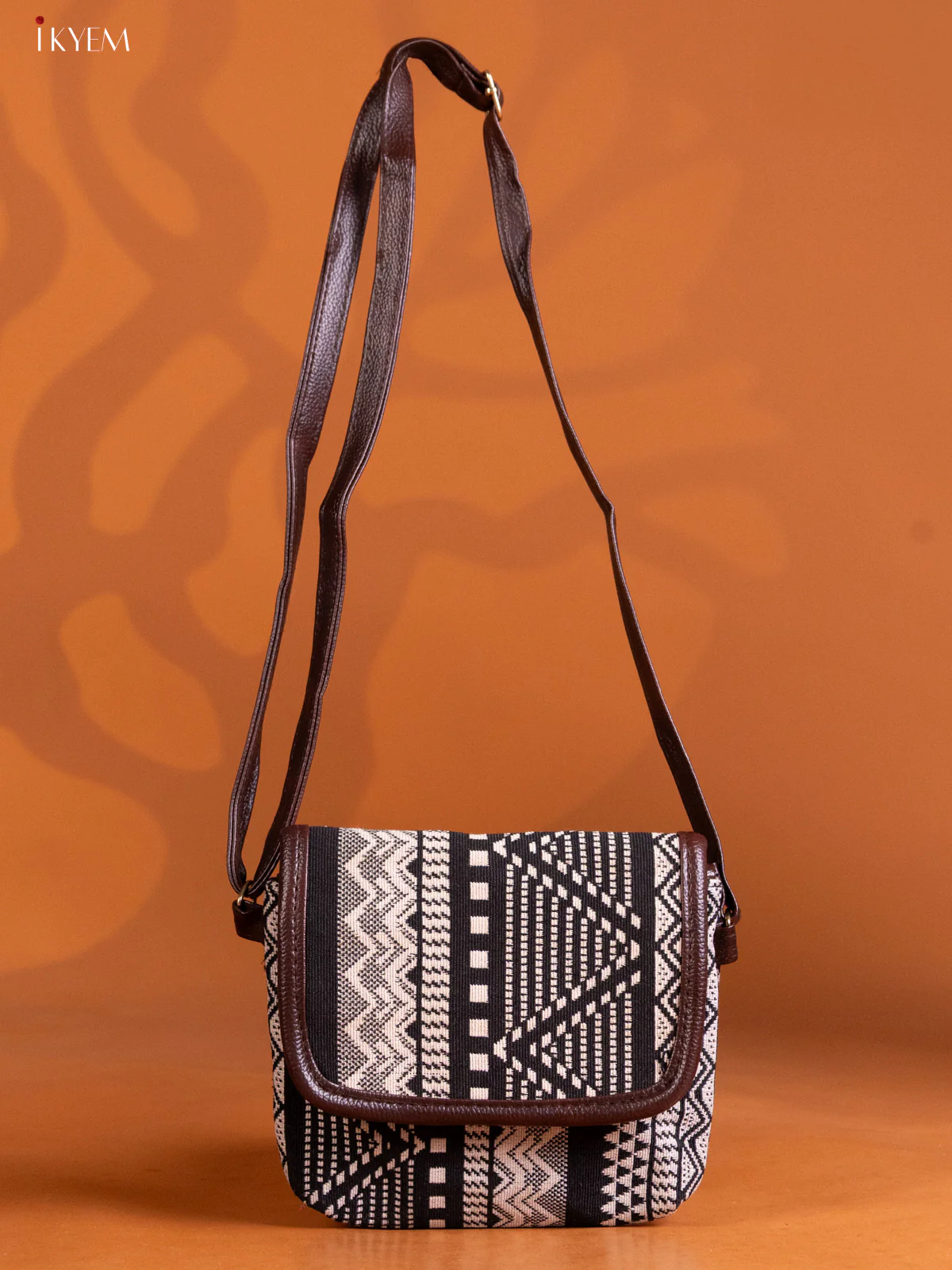 Geometric Design Handbag Combo Set - Black with White - KE16293 - Image 4