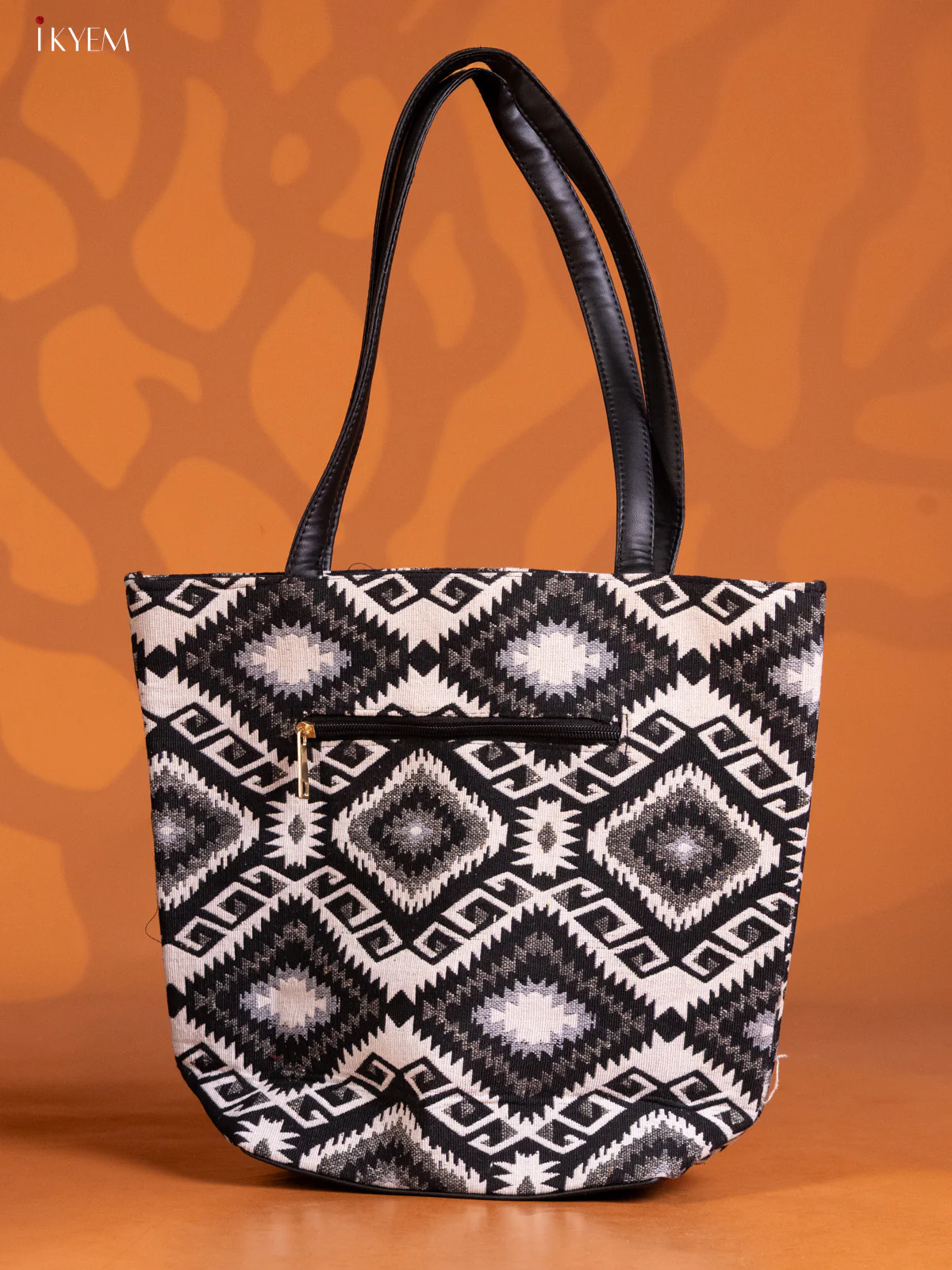 Aztec geometric Printed Handbag with Coin pouch - White & Black - KE16342 - Image 2
