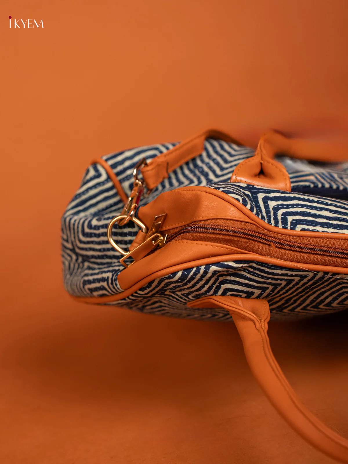 Ajrakh print sling bag with pouch - indigo blue - Image 4
